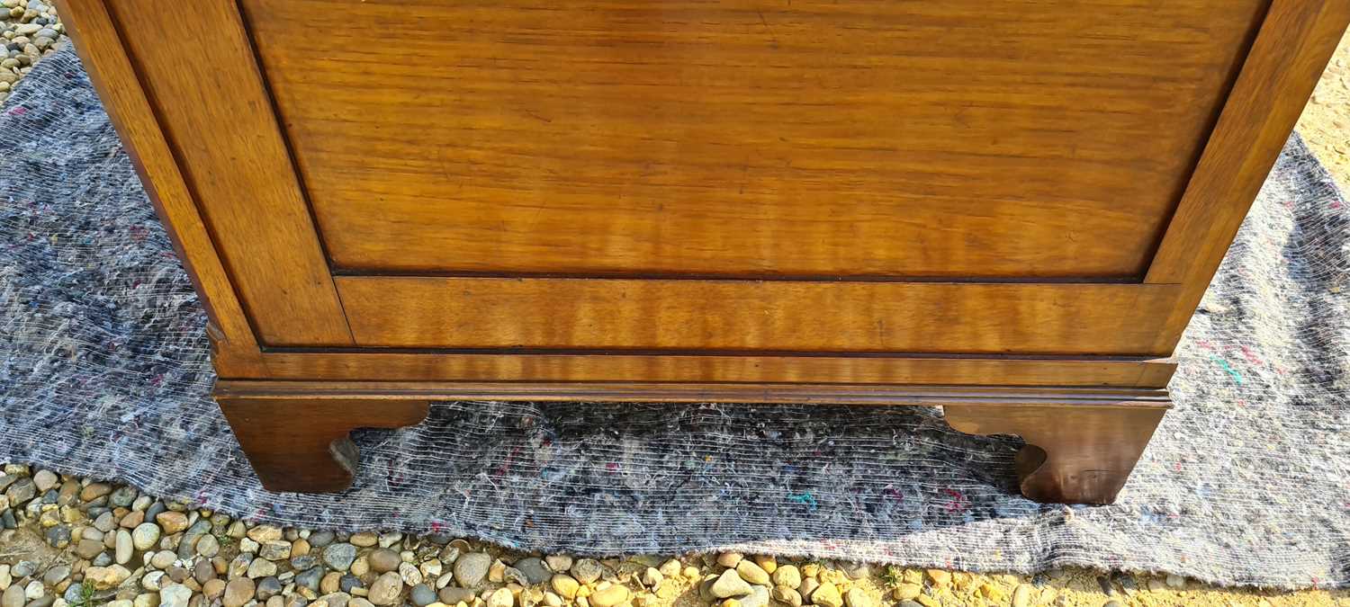 An Edwardian mahogany pedestal desk - Image 31 of 43