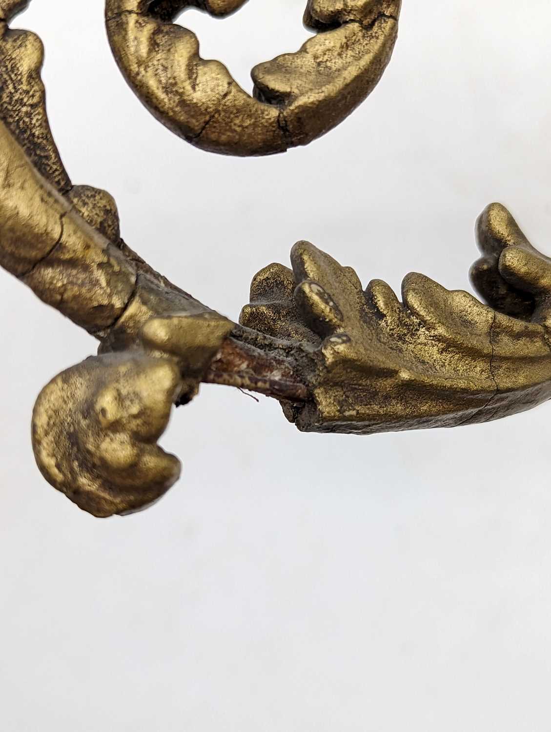 A pair of gilt and composition wall sconces - Image 11 of 27