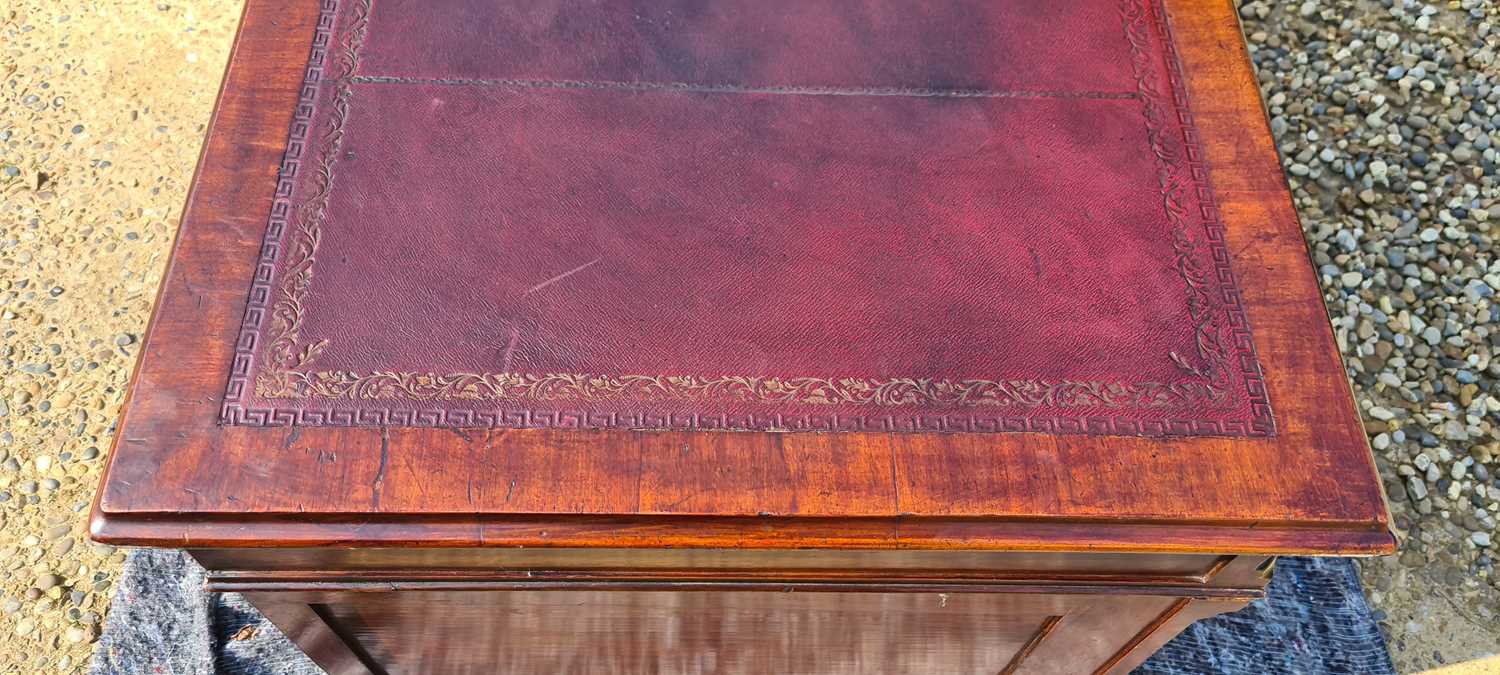 An Edwardian mahogany pedestal desk - Image 40 of 43