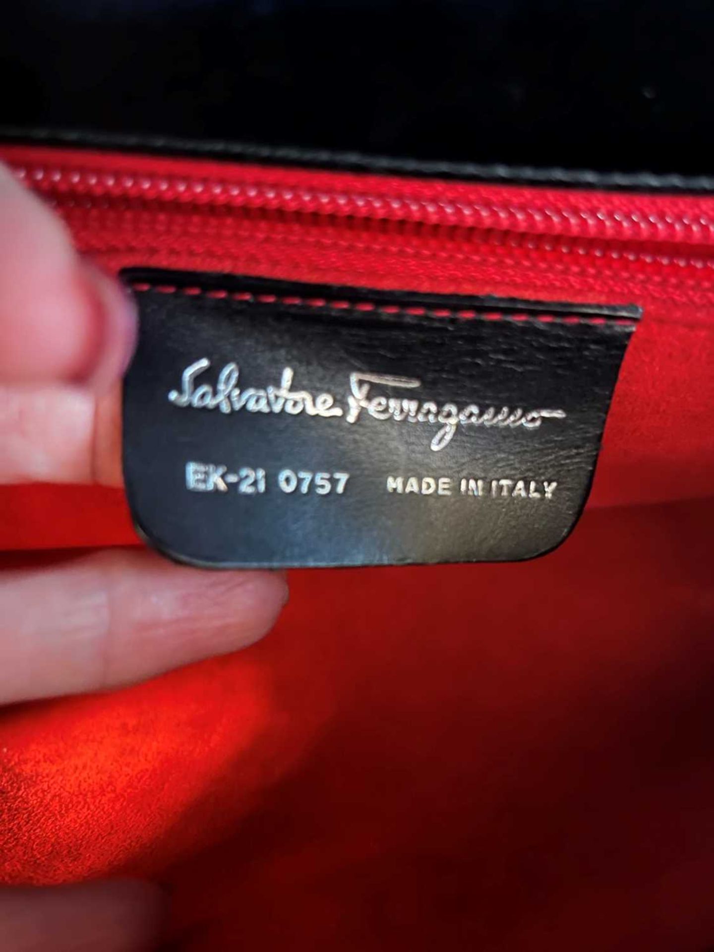 A Salvatore Ferragamo canvas and leather shoulder bag, - Bild 5 aus 13