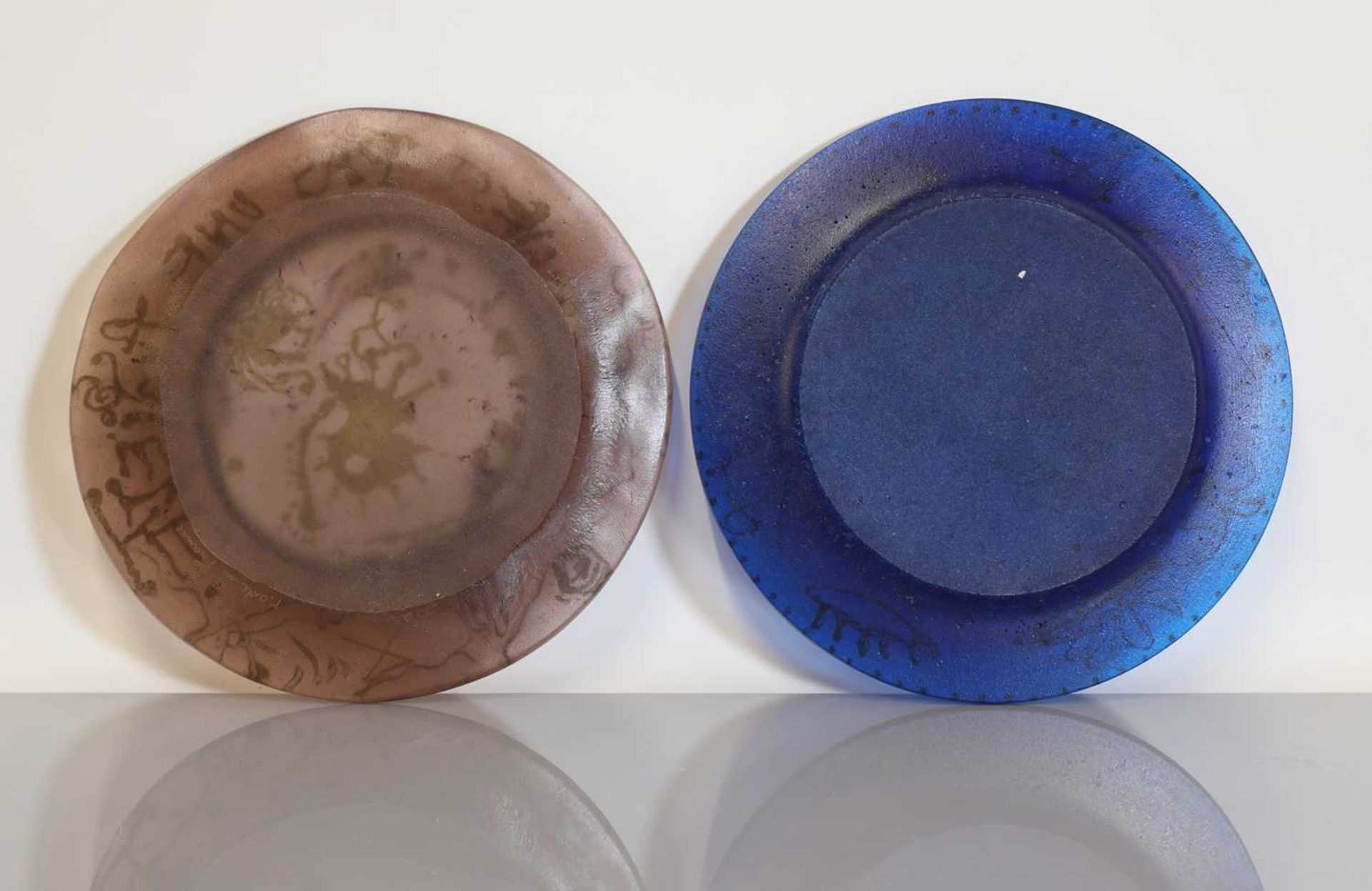 Two Daum molten glass plates 'Triomphe' and 'Ceci n'est pas une Assiette', - Image 2 of 6