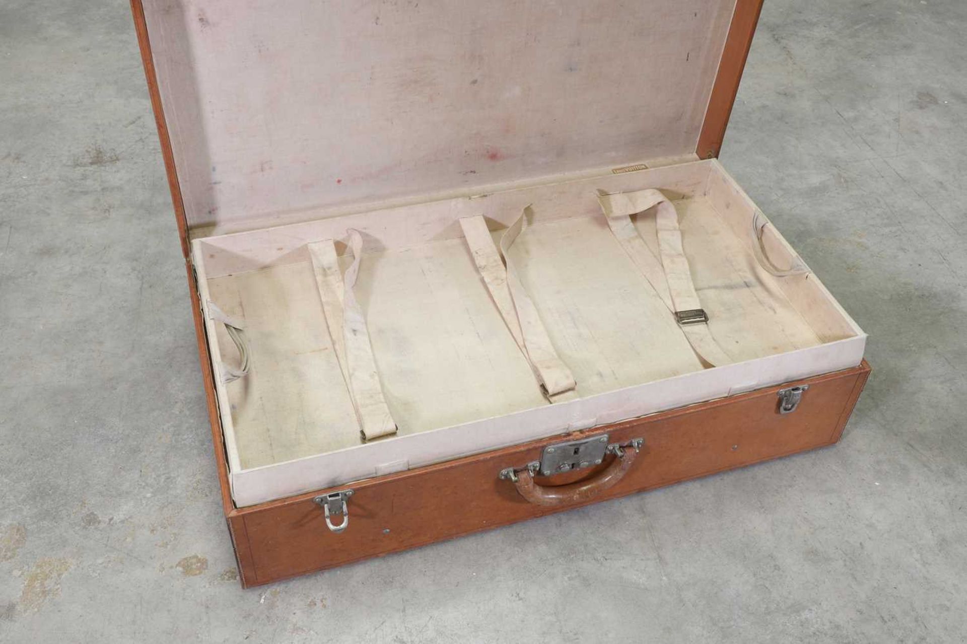 A Louis Vuitton tan leather suitcase, - Bild 5 aus 5