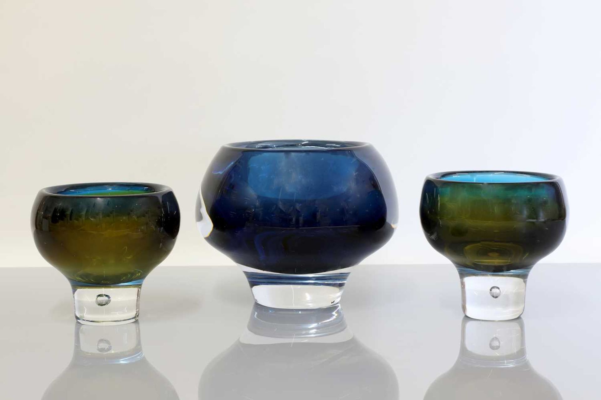 A collection of Kosta Boda sommerso glassware, - Bild 2 aus 3