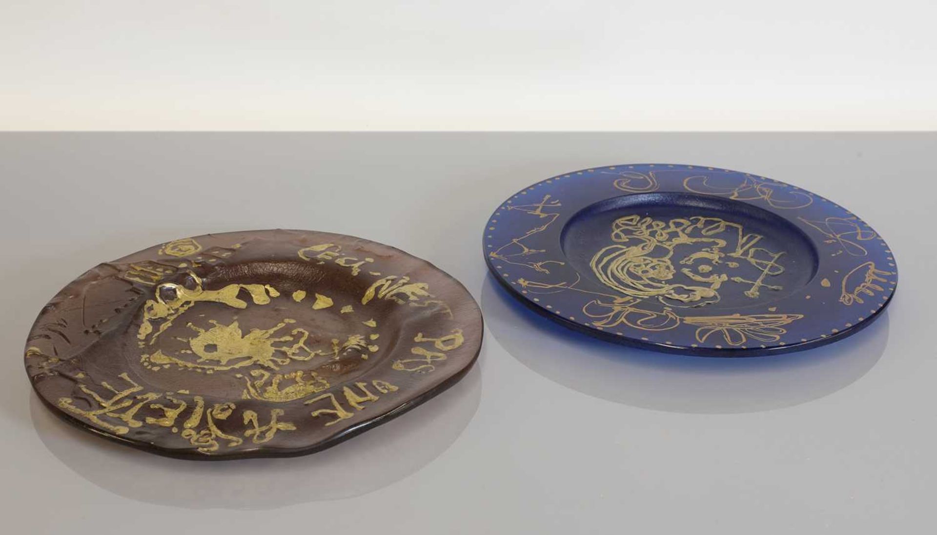 Two Daum molten glass plates 'Triomphe' and 'Ceci n'est pas une Assiette', - Image 3 of 6