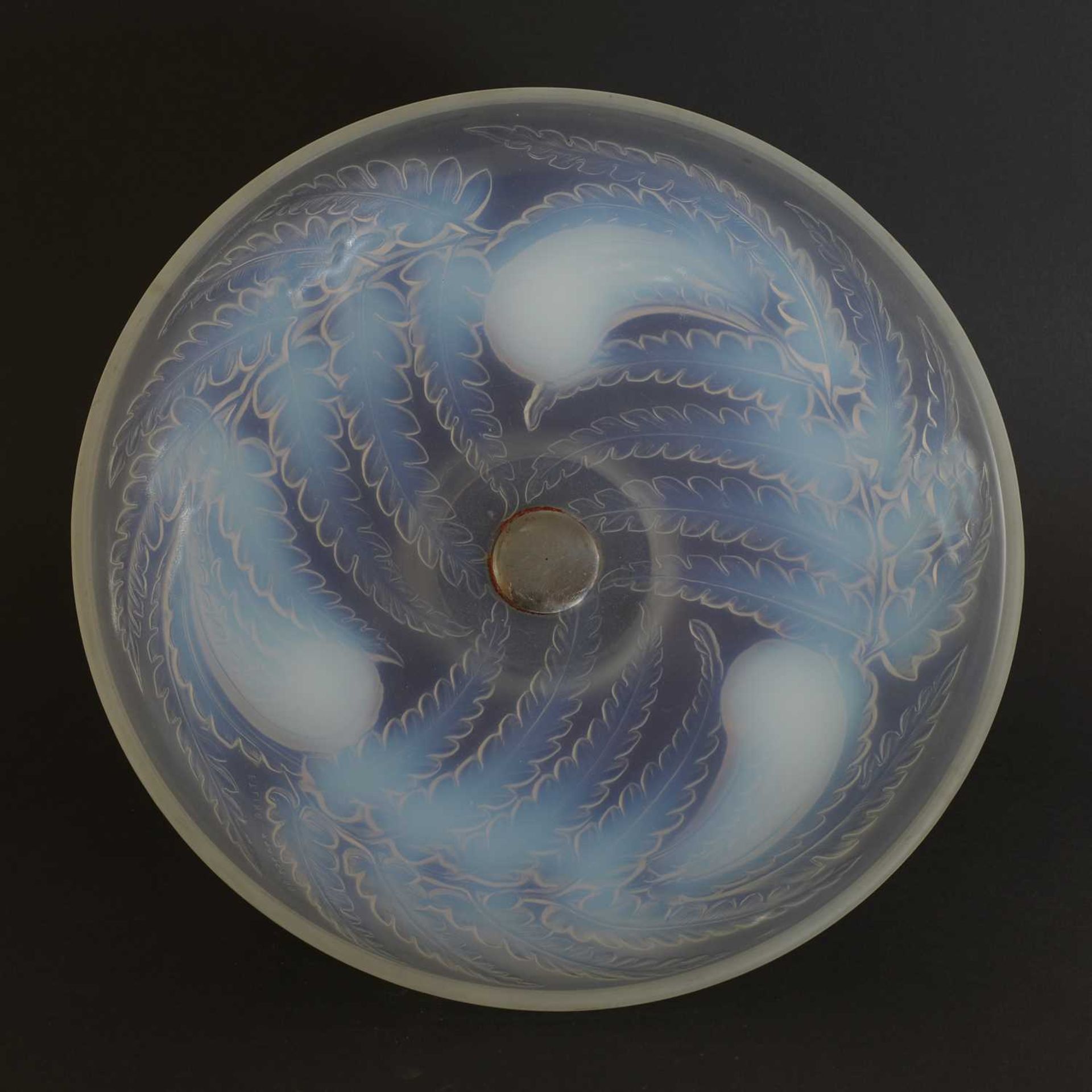 An Art Deco opalescent glass bowl, - Bild 2 aus 2