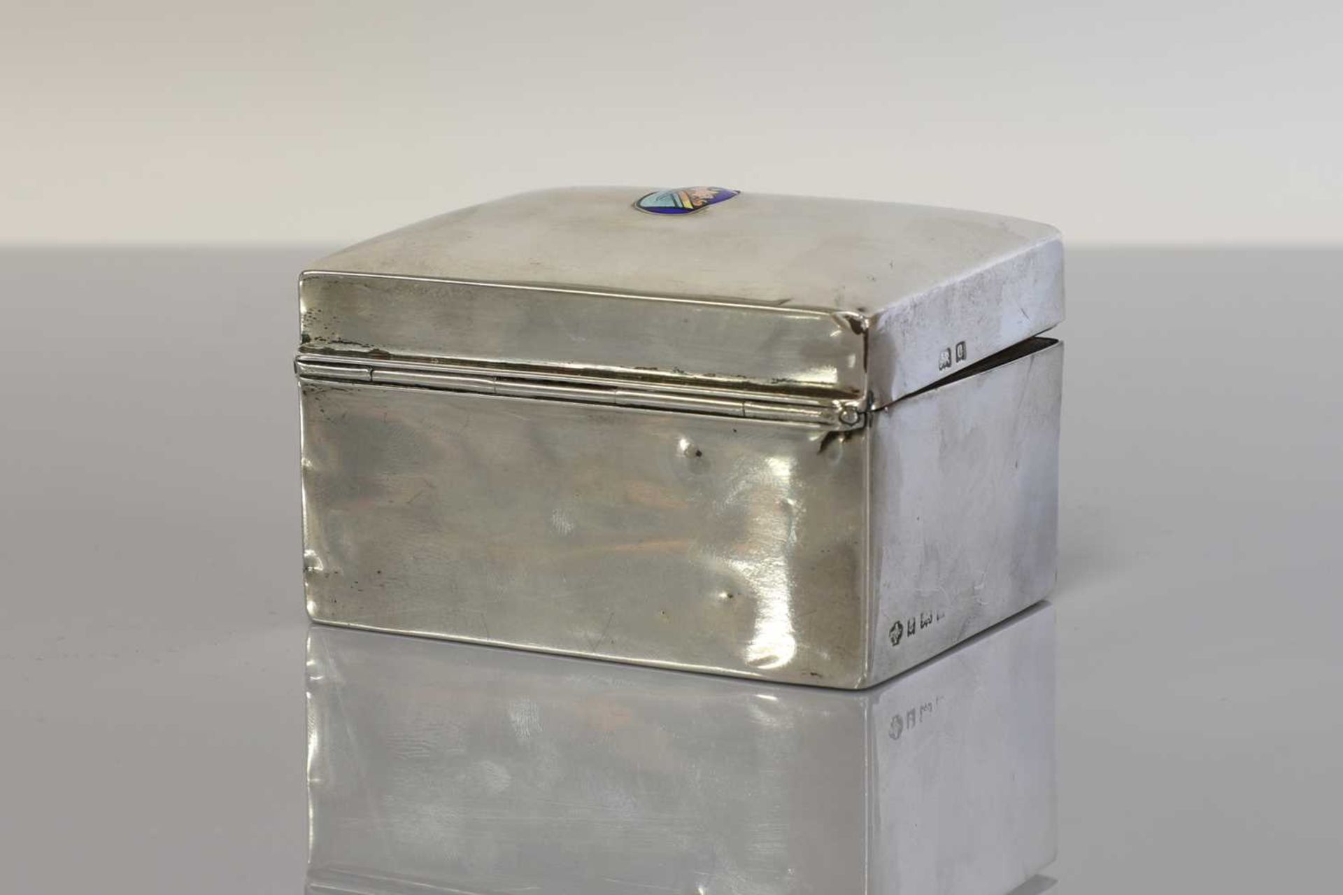 An Art Nouveau silver cigarette box, - Bild 4 aus 4