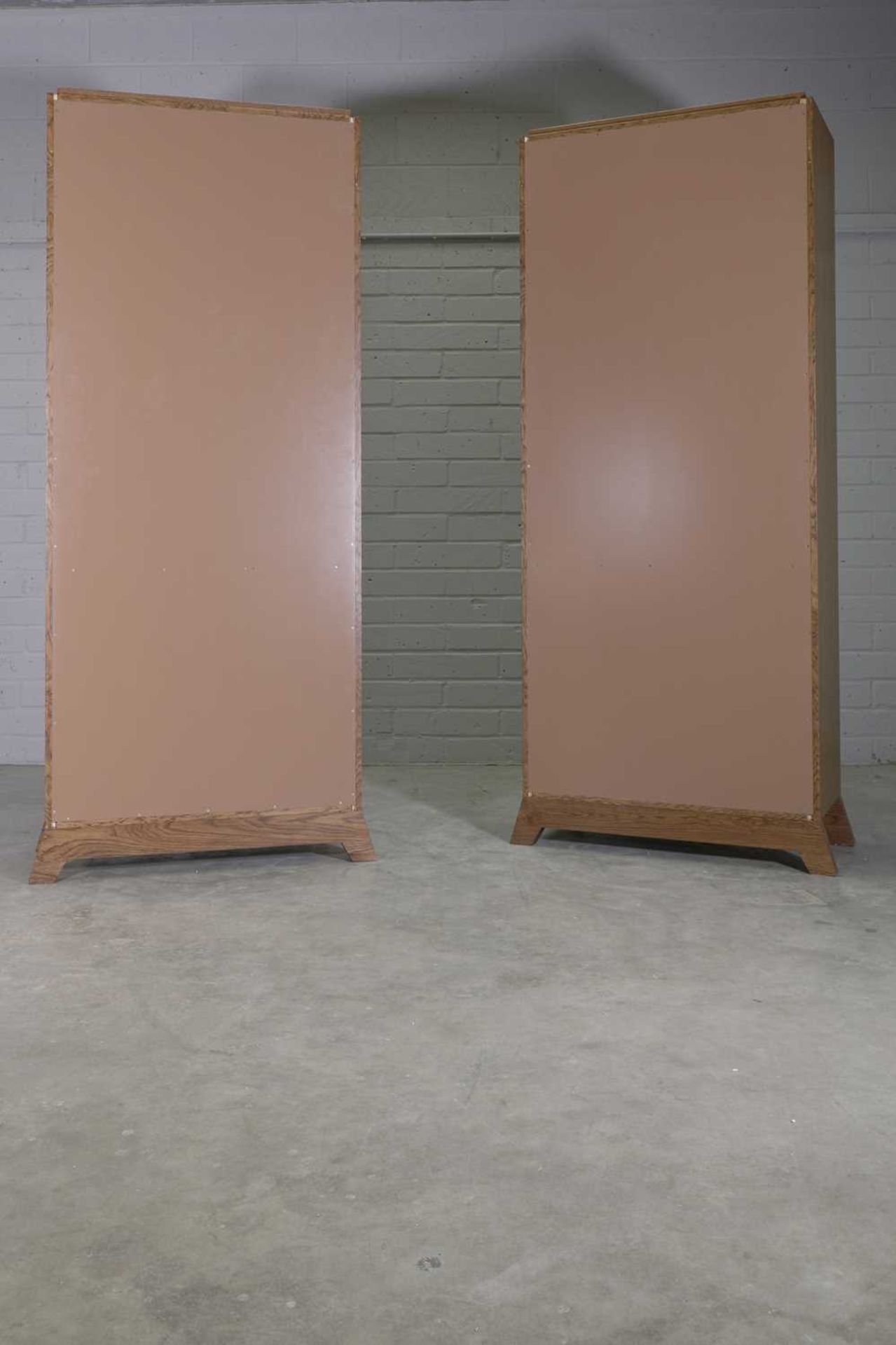 A pair of contemporary oak cabinets, - Bild 2 aus 2