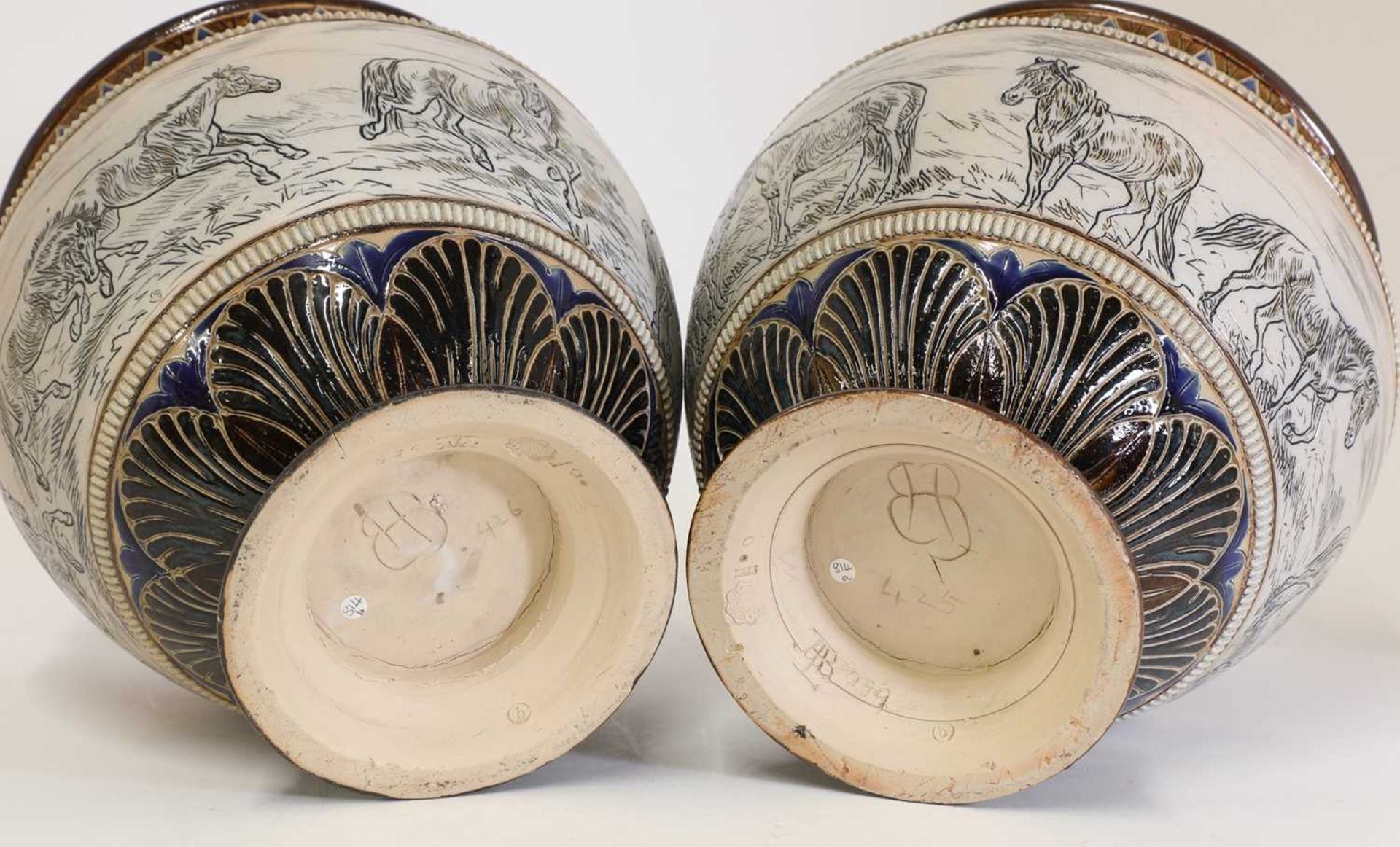 A pair of Doulton Lambeth stoneware jardinières, - Bild 4 aus 4