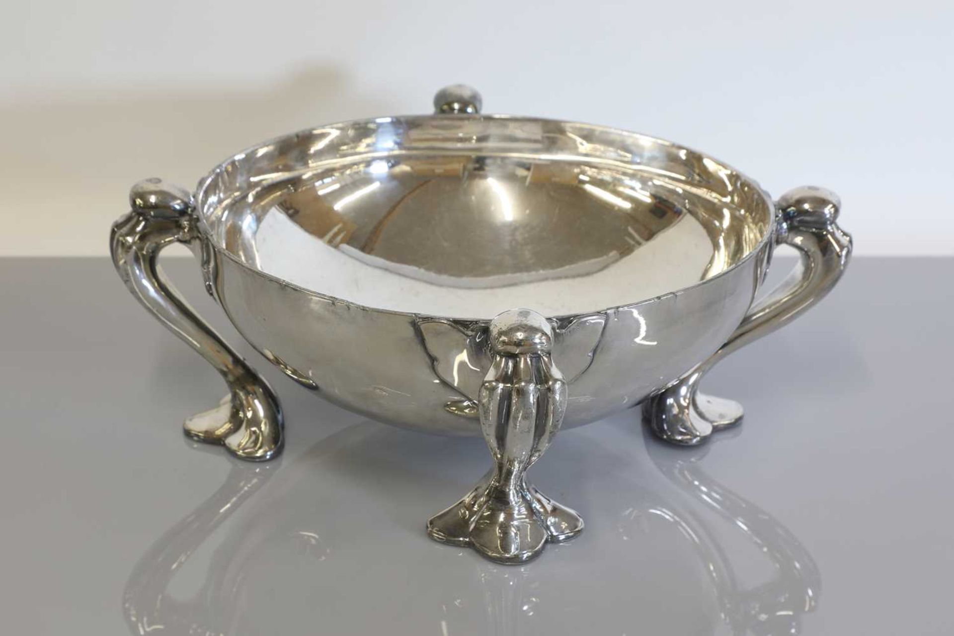 A Liberty & Co. Tudric pewter bowl, - Bild 4 aus 4