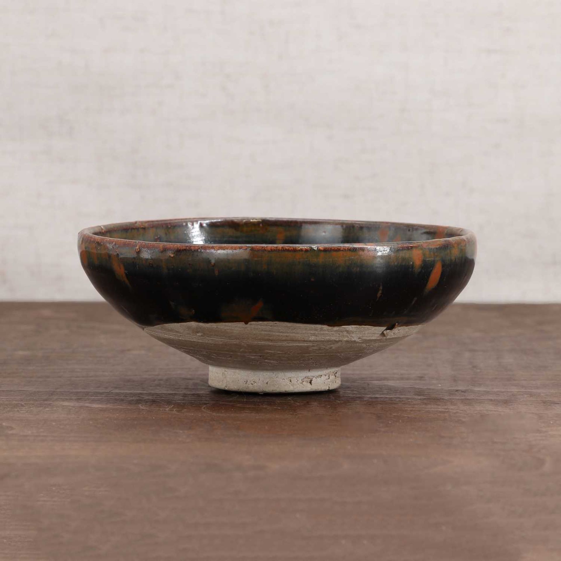 A Chinese Cizhou ware bowl, - Bild 2 aus 5