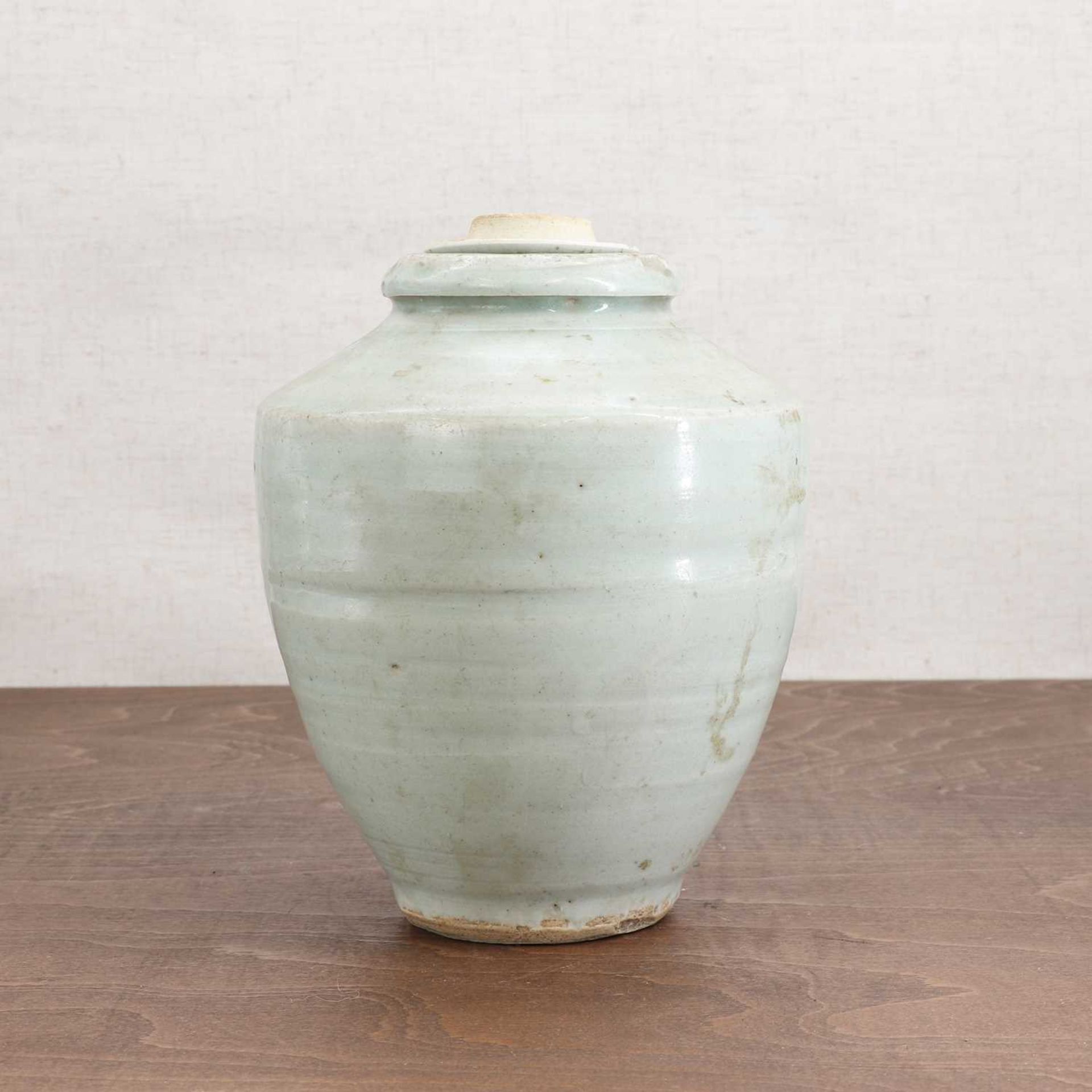 A Chinese qingbai-glazed jar, - Image 3 of 6