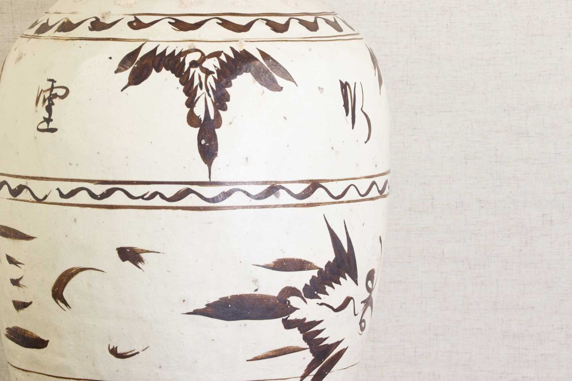 A large Chinese Cizhou ware vase, - Bild 8 aus 11