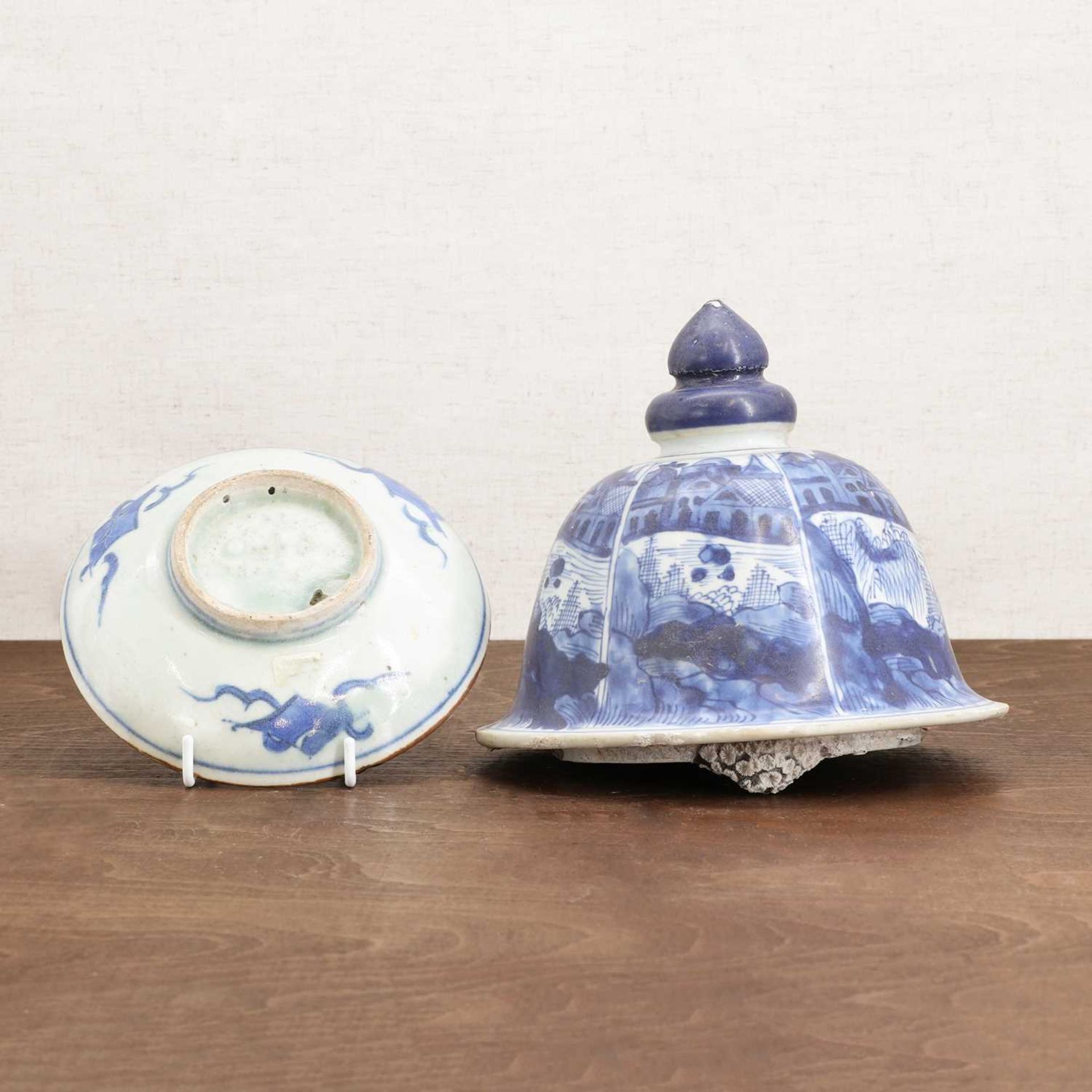 A Chinese blue and white saucer, - Image 2 of 3
