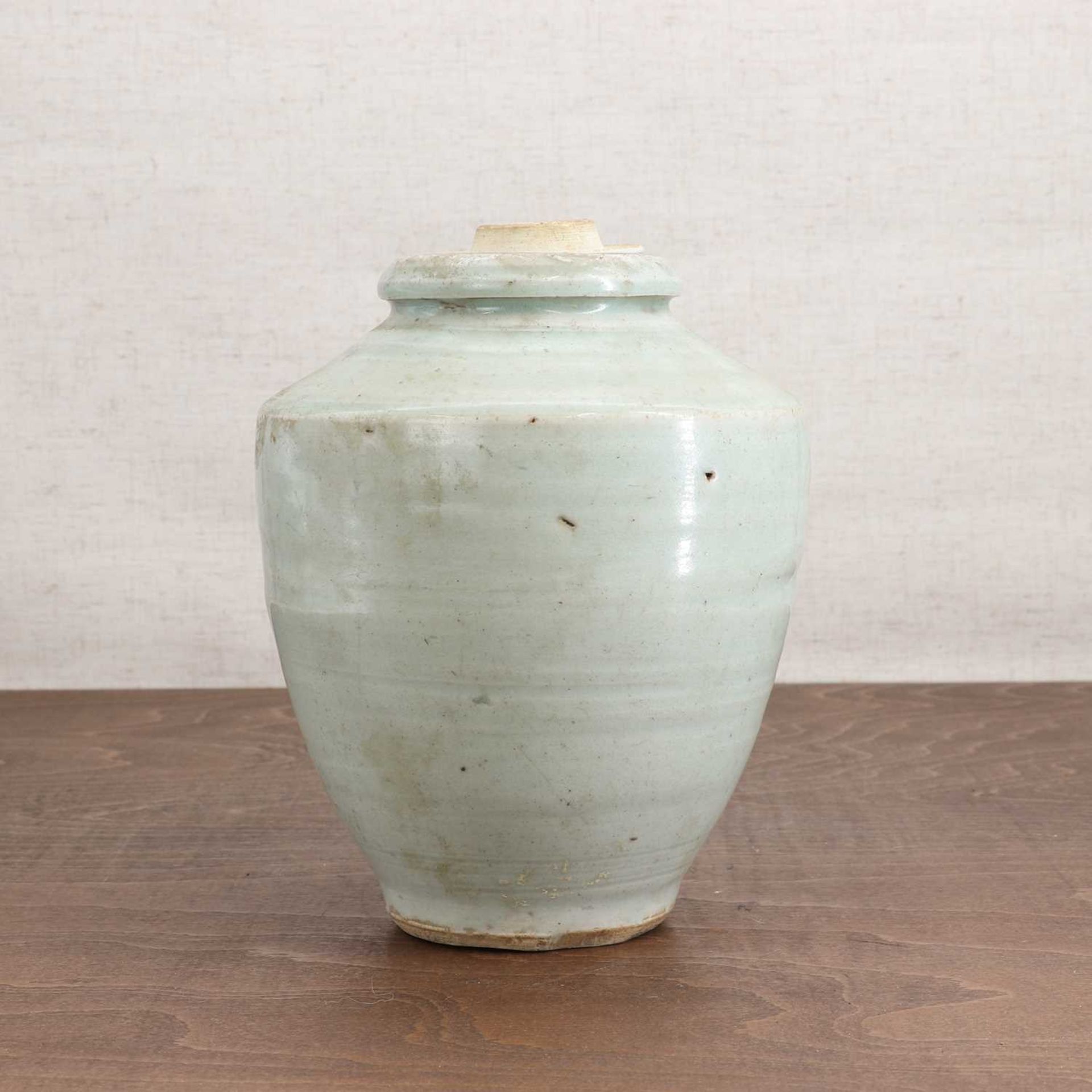 A Chinese qingbai-glazed jar, - Image 2 of 6