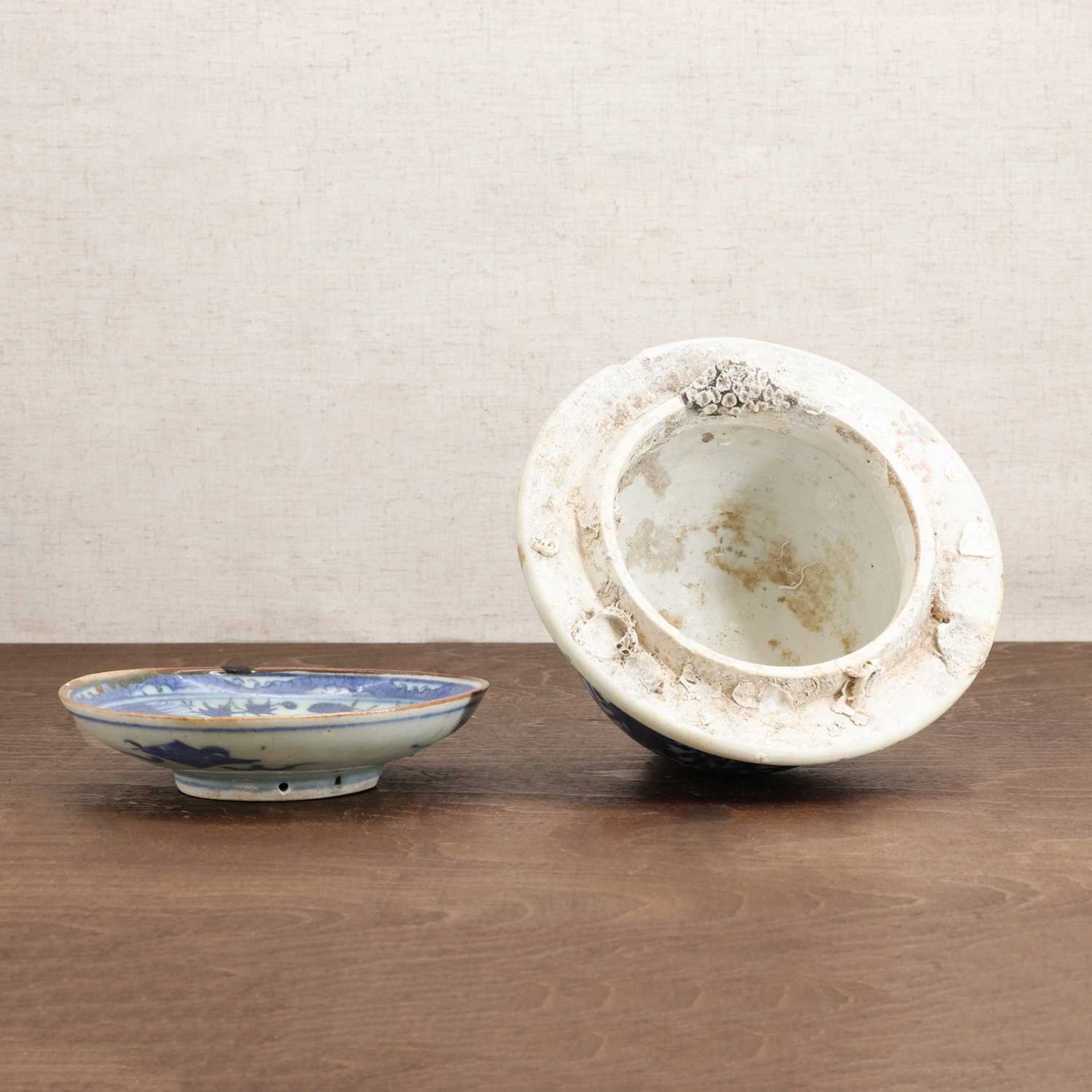 A Chinese blue and white saucer, - Image 3 of 3