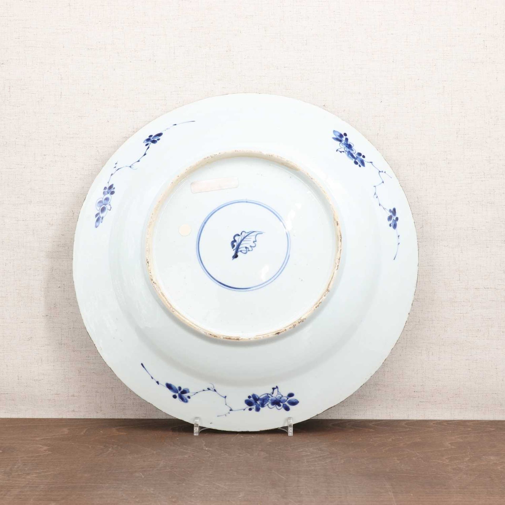 A Chinese blue and white charger, - Image 2 of 2