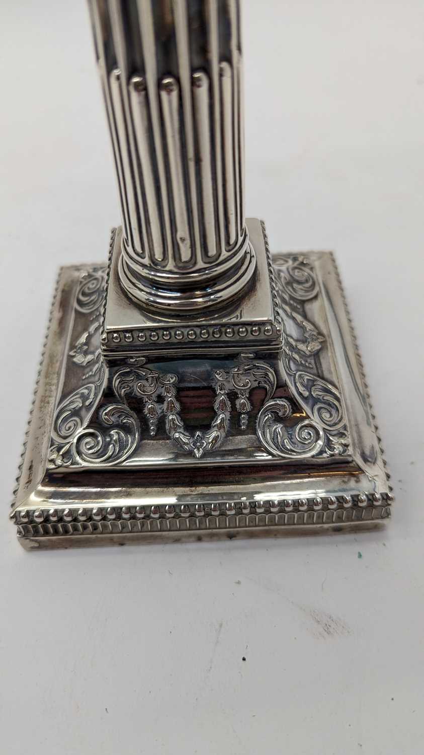 A pair of Victorian silver candlesticks - Image 23 of 24
