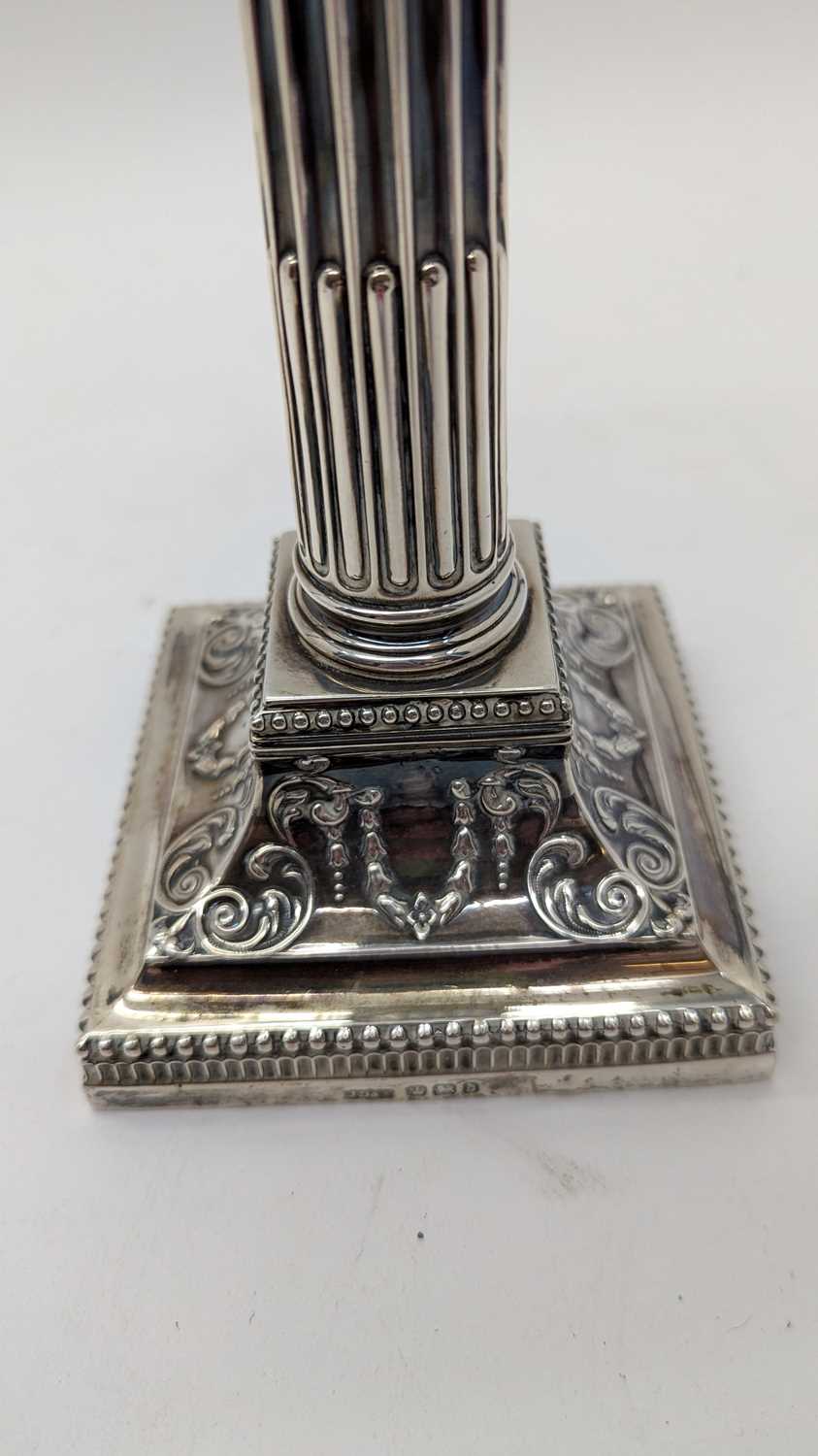 A pair of Victorian silver candlesticks - Image 22 of 24