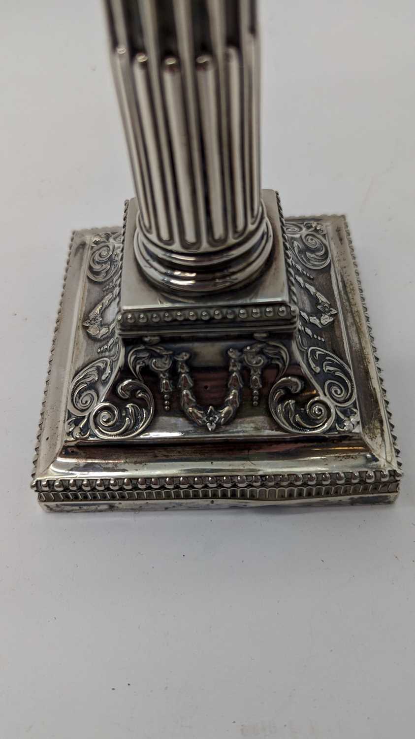 A pair of Victorian silver candlesticks - Image 13 of 24