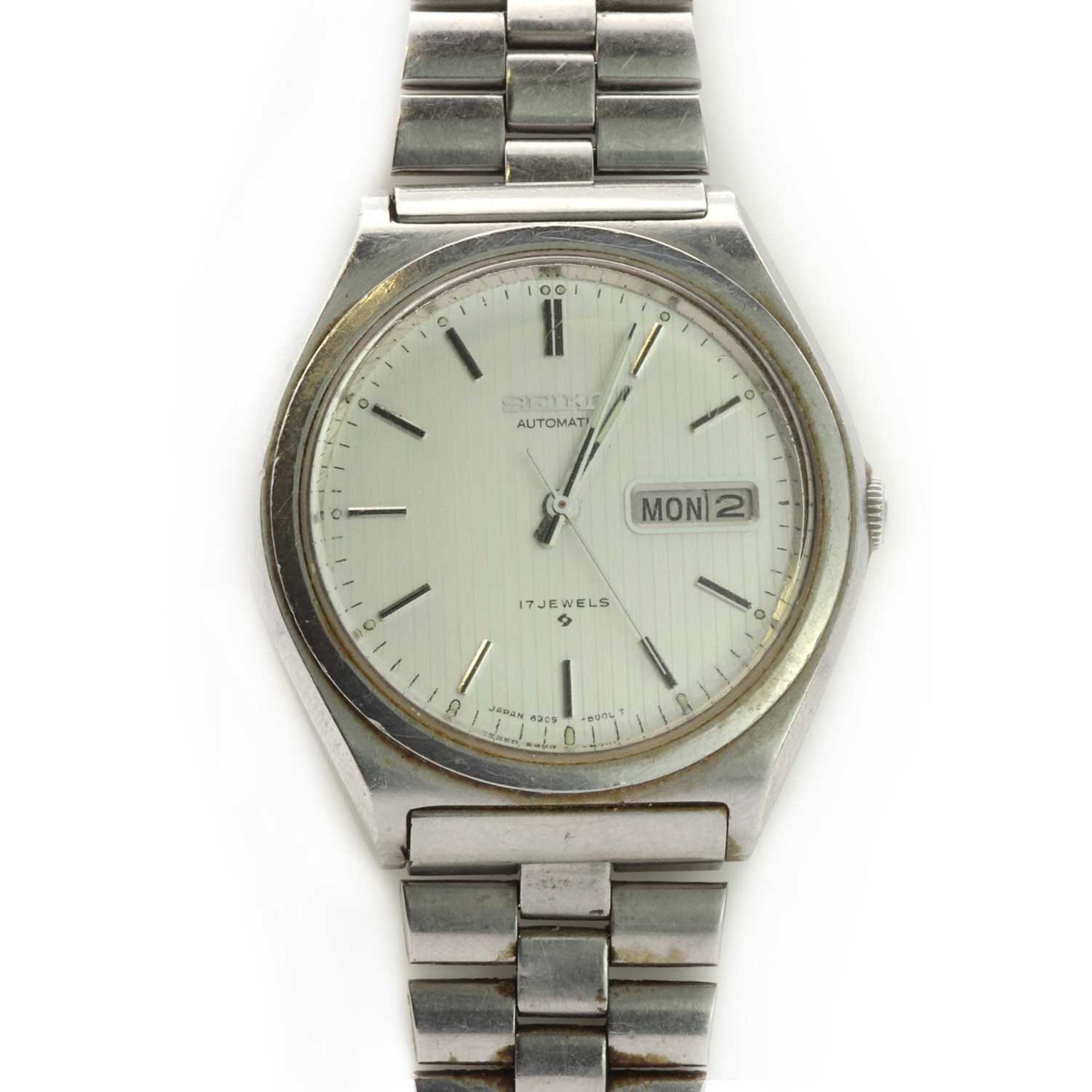 A gentlemen's stainless steel Seiko automatic bracelet watch,