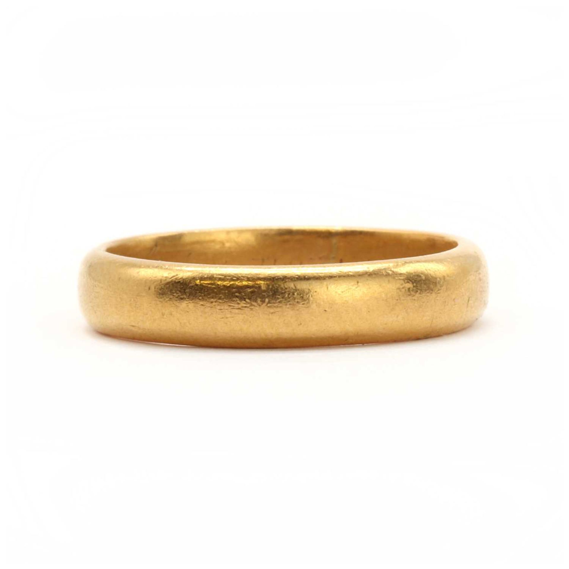 A 22ct gold wedding ring,