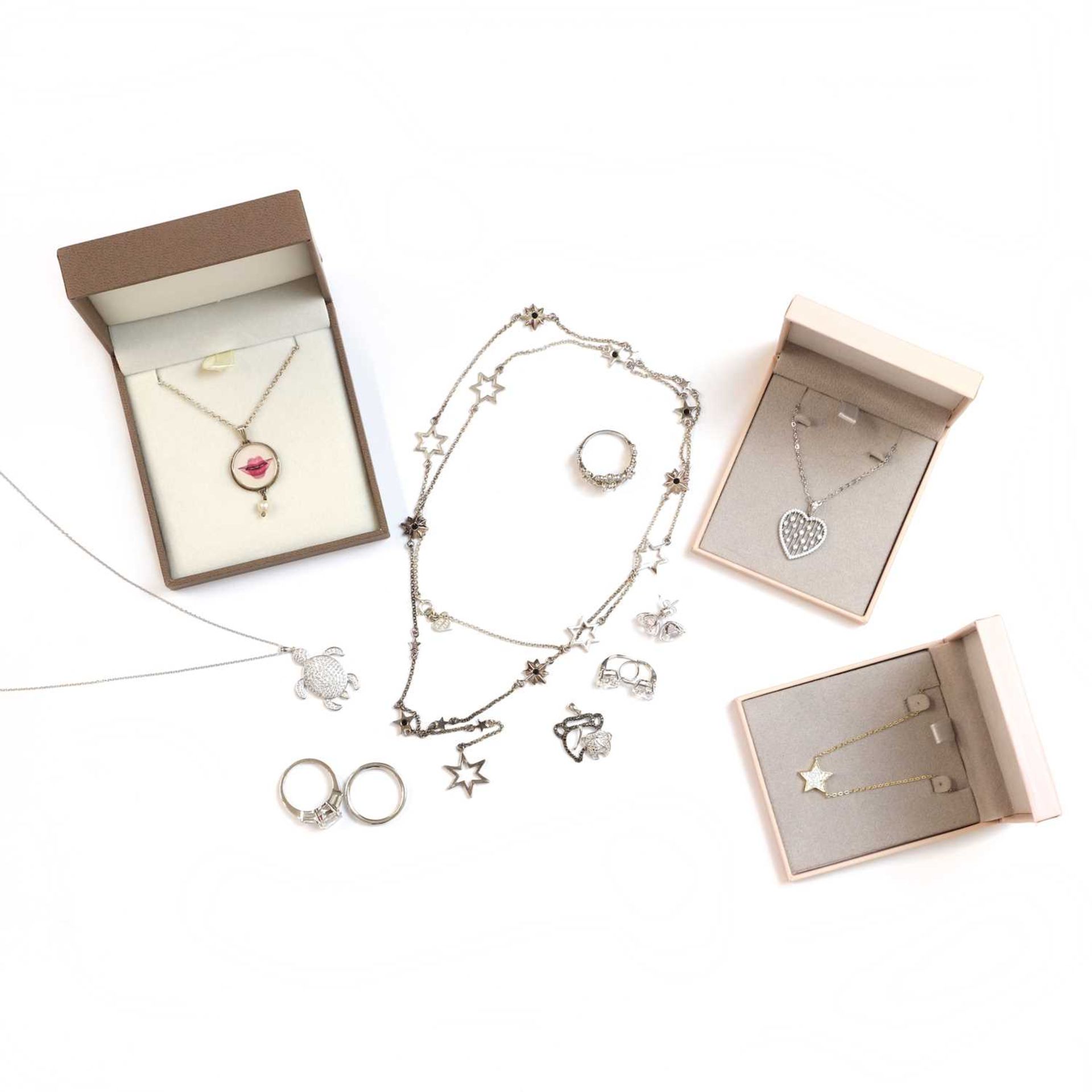 A collection of silver jewellery,
