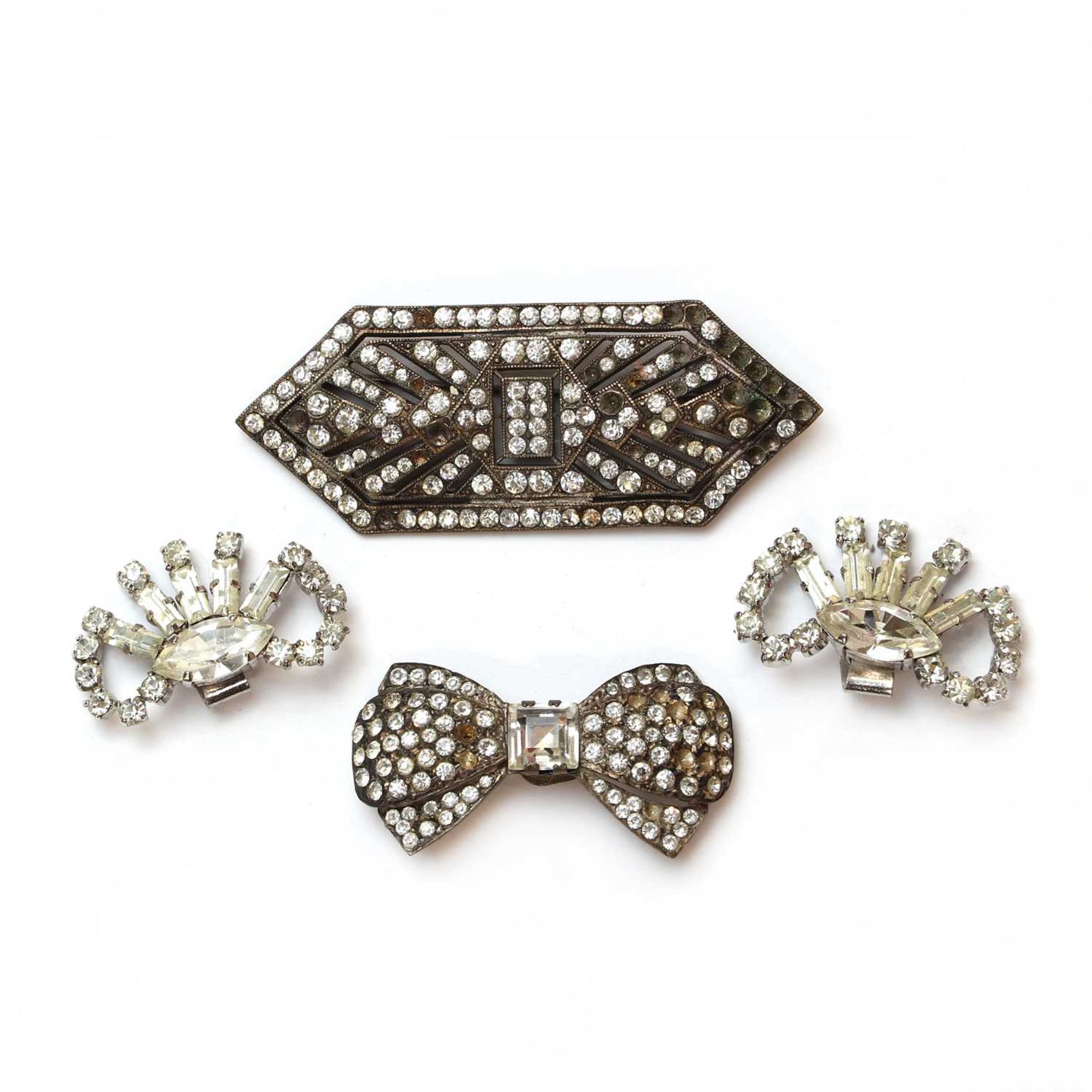 A collection of silver and costume jewellery, - Image 2 of 5