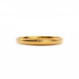 A 22ct gold wedding ring,