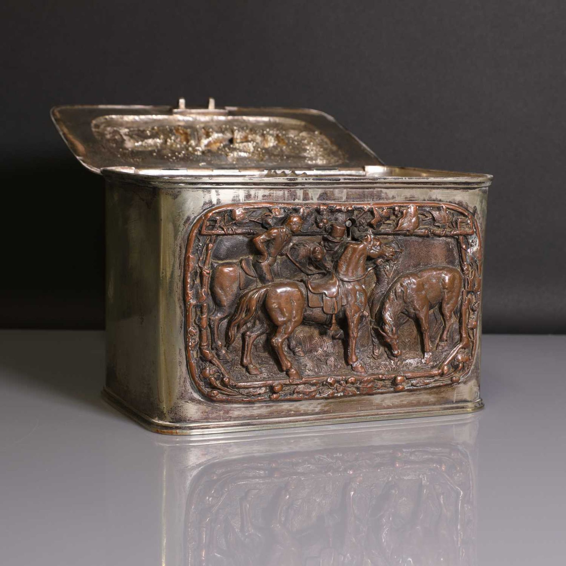 A silver-plated tea caddy - Image 6 of 7