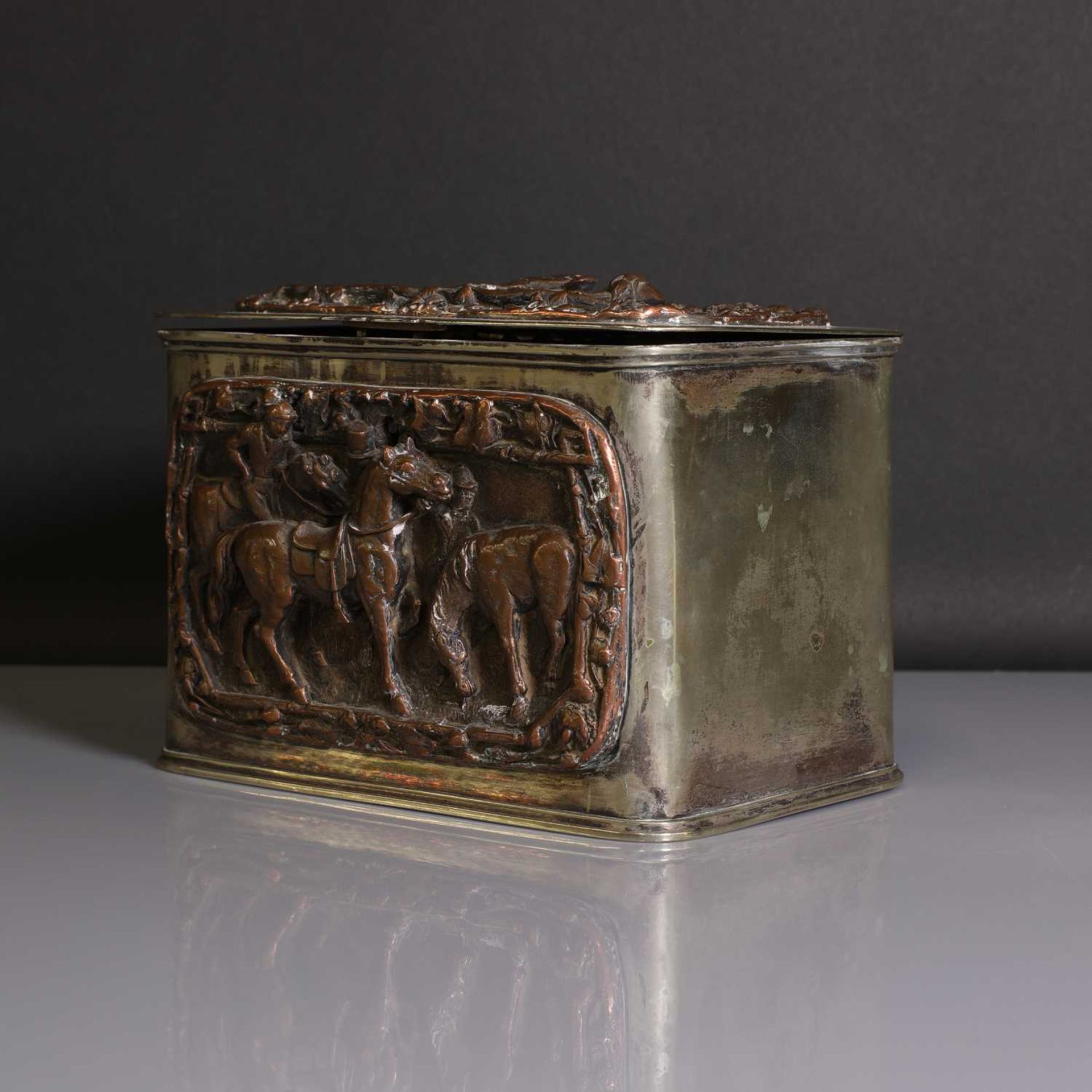 A silver-plated tea caddy - Image 3 of 7