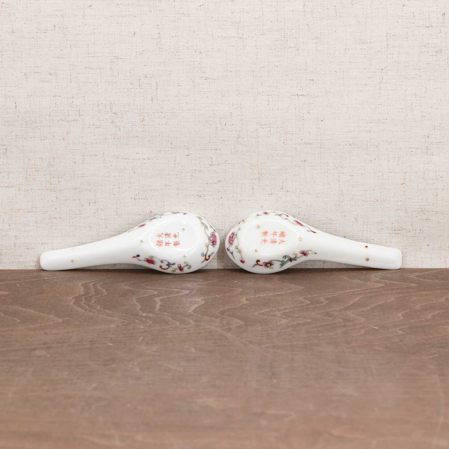 A pair of Chinese famille rose spoons, - Image 3 of 12