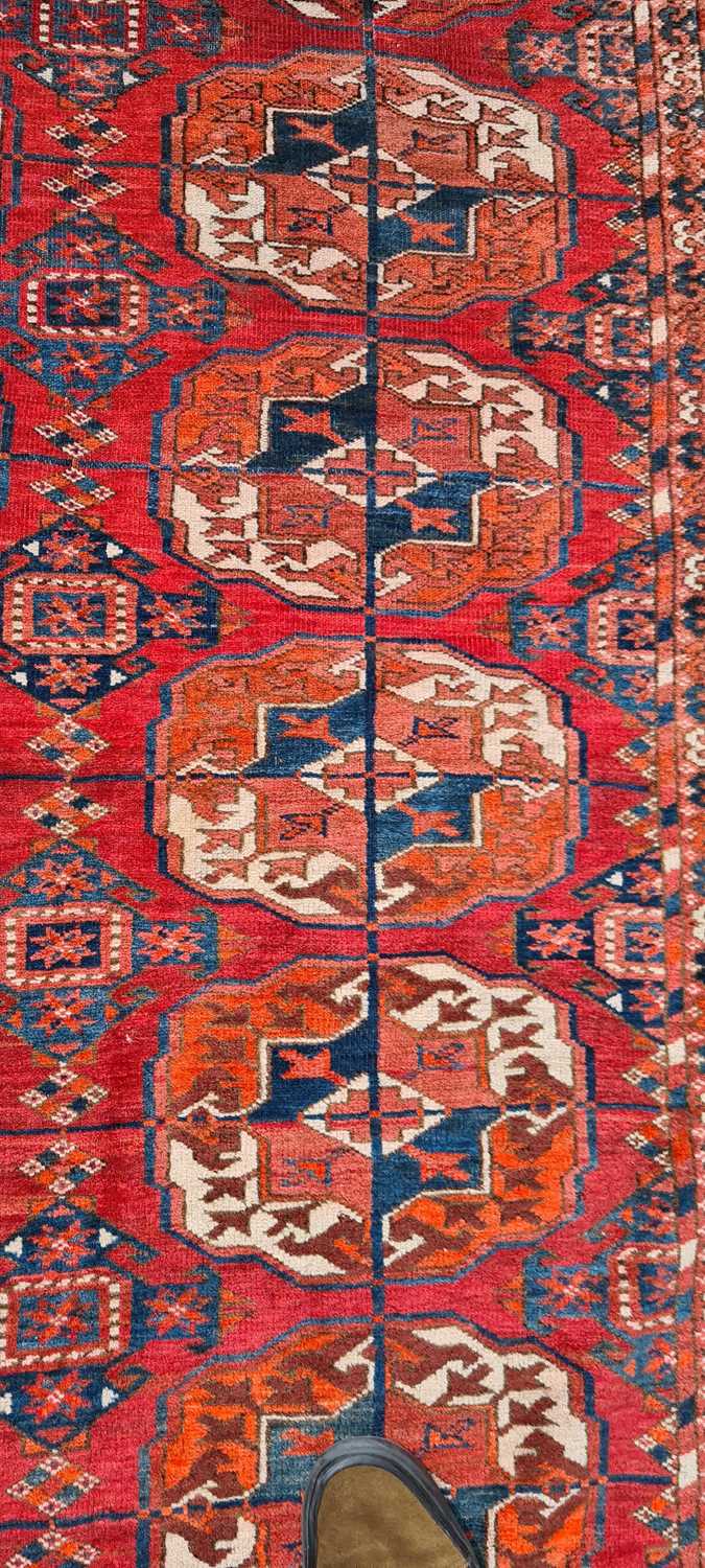 A Tekke Turkmen carpet - Image 16 of 46