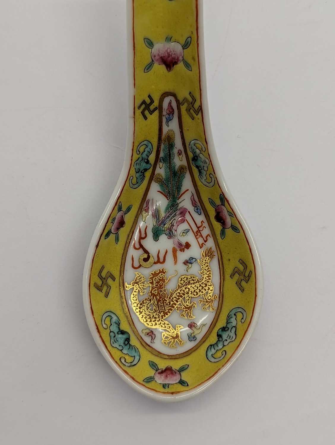 A pair of Chinese famille rose spoons, - Image 5 of 12