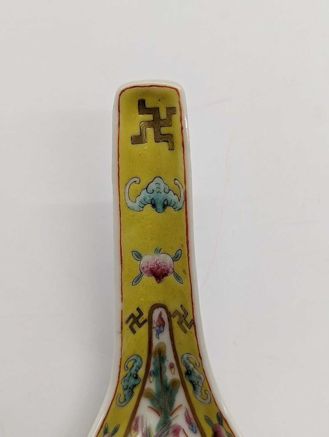 A pair of Chinese famille rose spoons, - Image 11 of 12