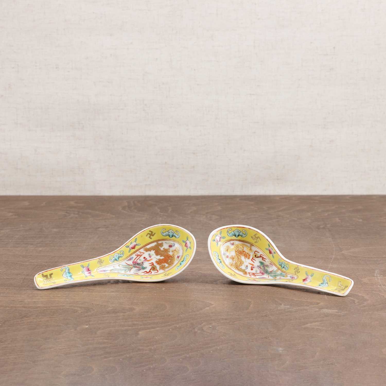 A pair of Chinese famille rose spoons,