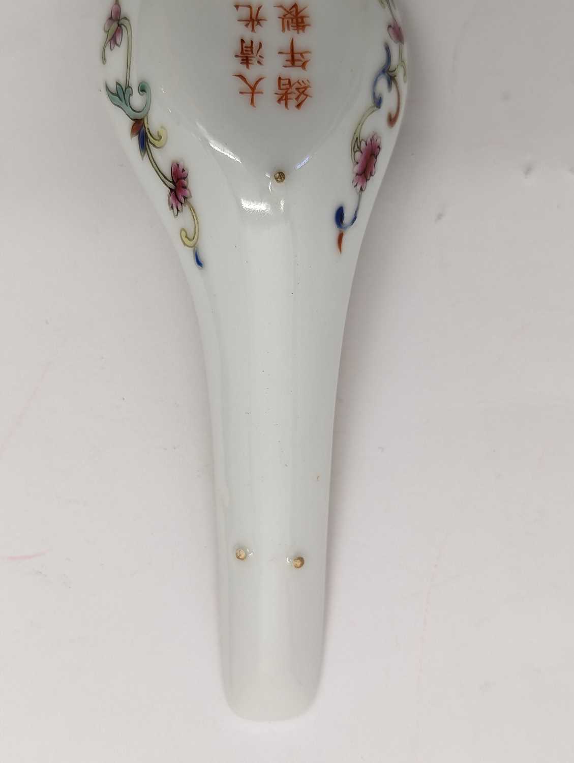 A pair of Chinese famille rose spoons, - Image 7 of 12