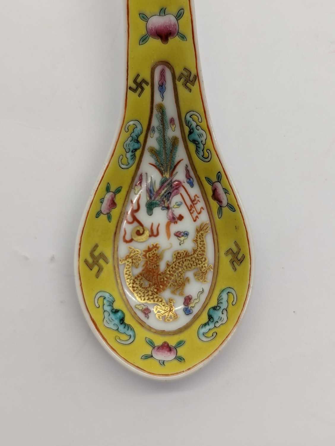 A pair of Chinese famille rose spoons, - Image 8 of 12