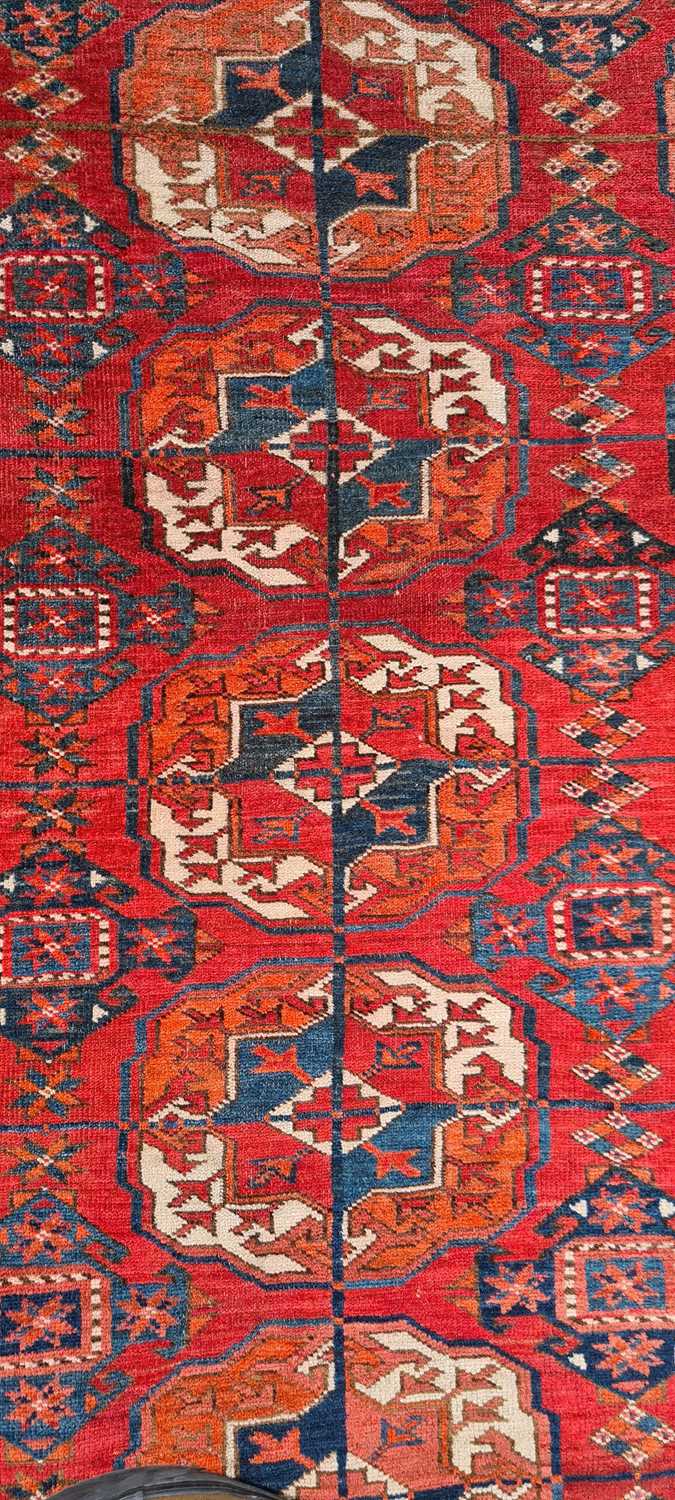 A Tekke Turkmen carpet - Image 5 of 46