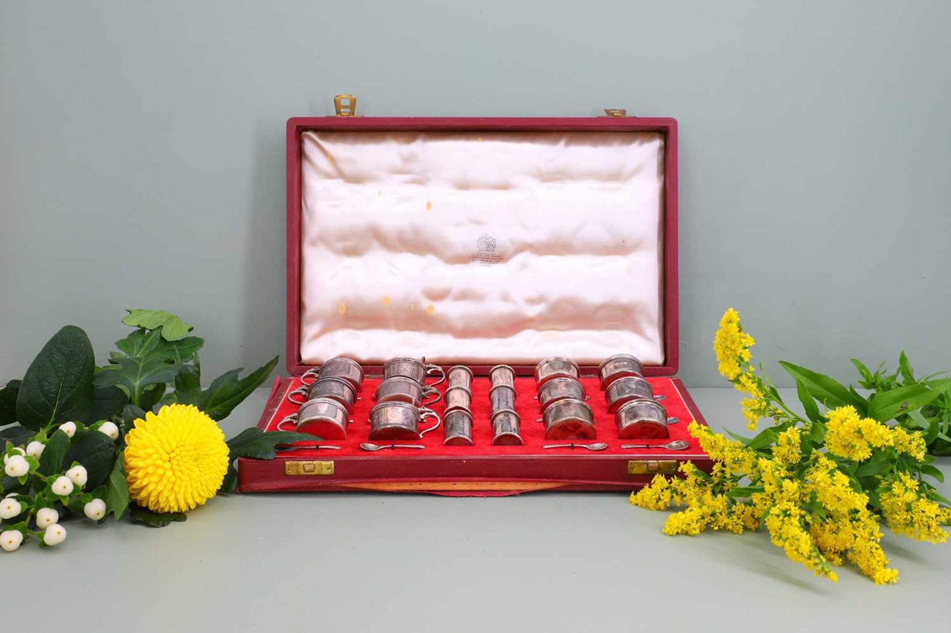 An eighteen-piece cased silver cruet set, - Bild 3 aus 8