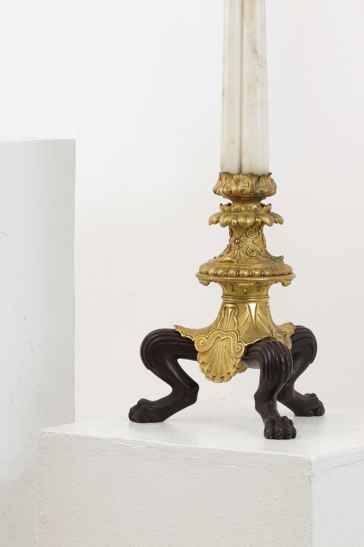 A pair of Regency-style bronze and parcel-gilt candelabra, - Bild 10 aus 12