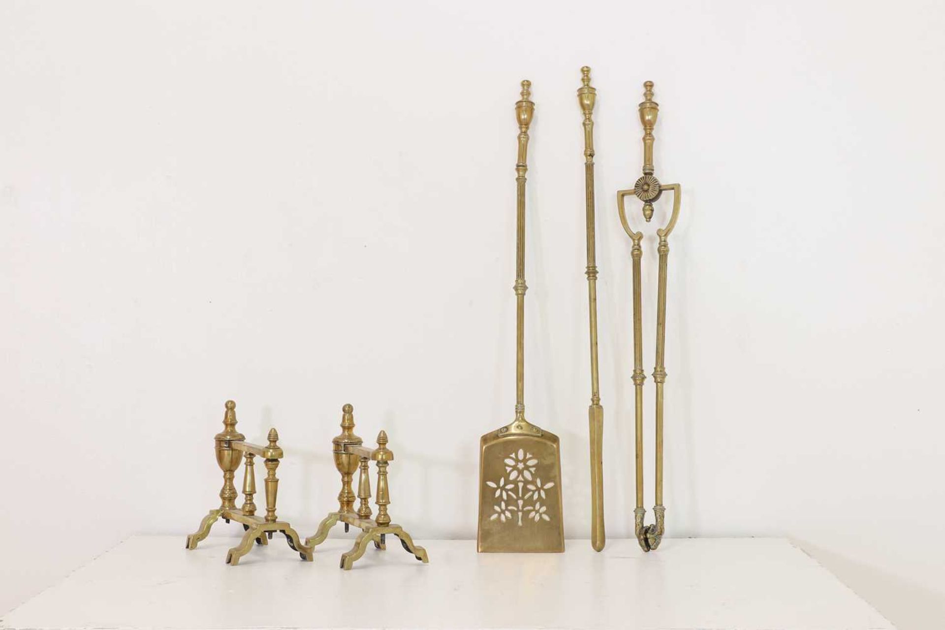 A set of brass fire tools, - Image 2 of 8