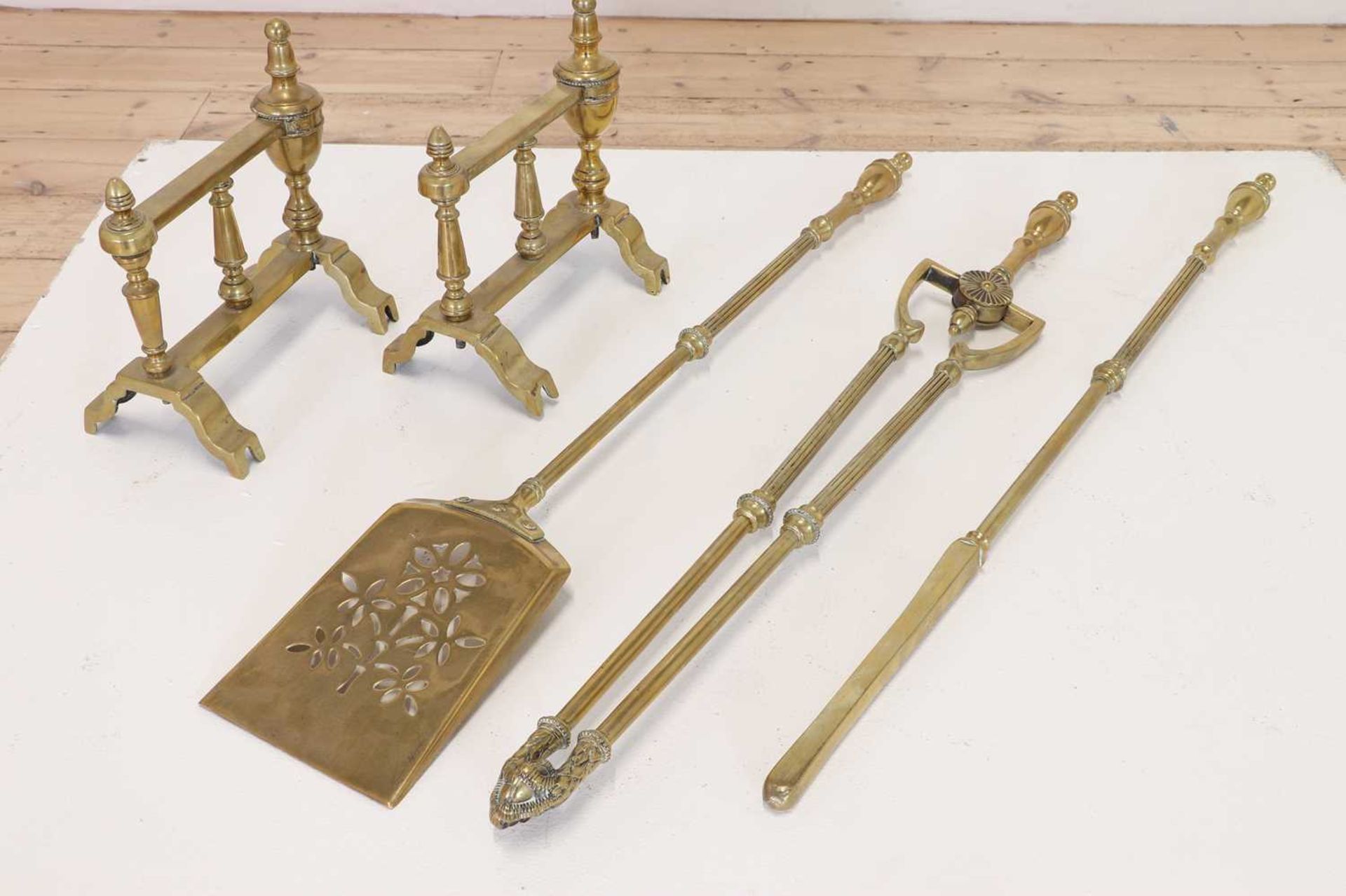 A set of brass fire tools, - Image 8 of 8