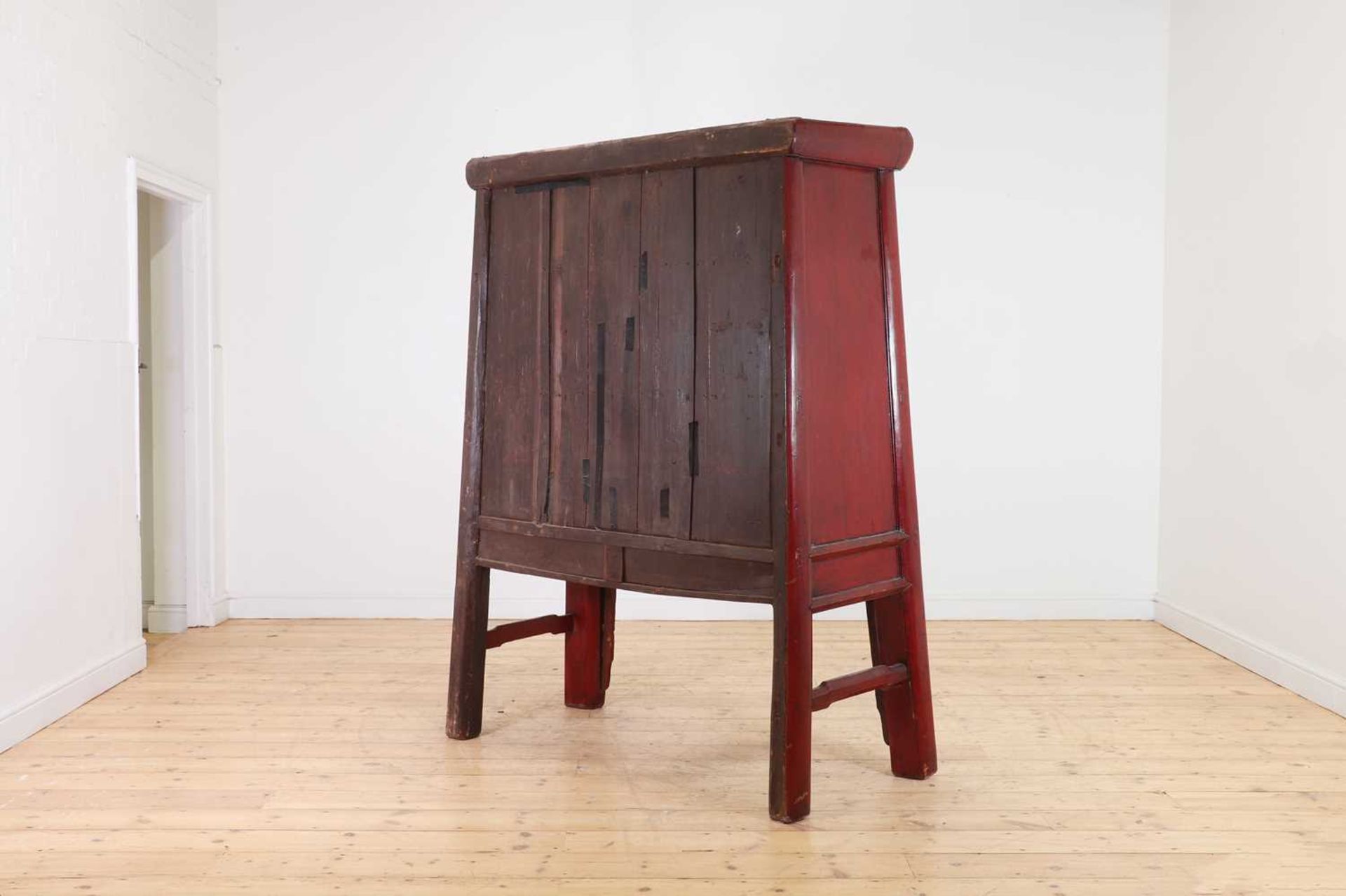 A Chinese red-lacquered marriage cabinet, - Bild 2 aus 8