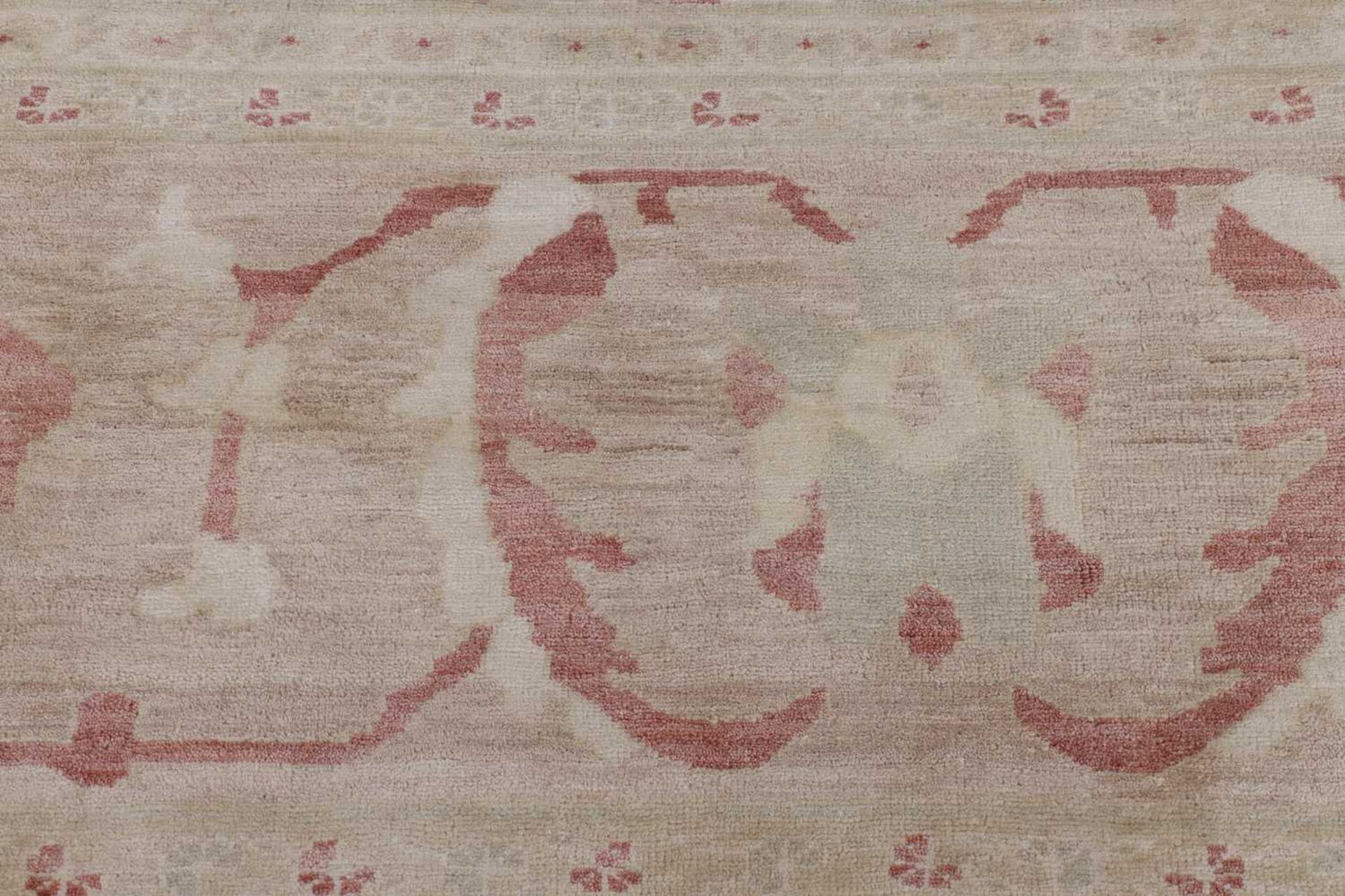 A large Persian Ziegler carpet - Image 7 of 8