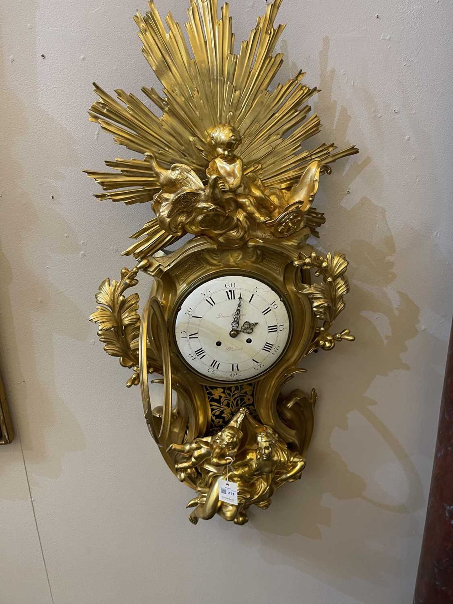 A large Louis XVI-style gilt-bronze cartel clock, - Bild 50 aus 66