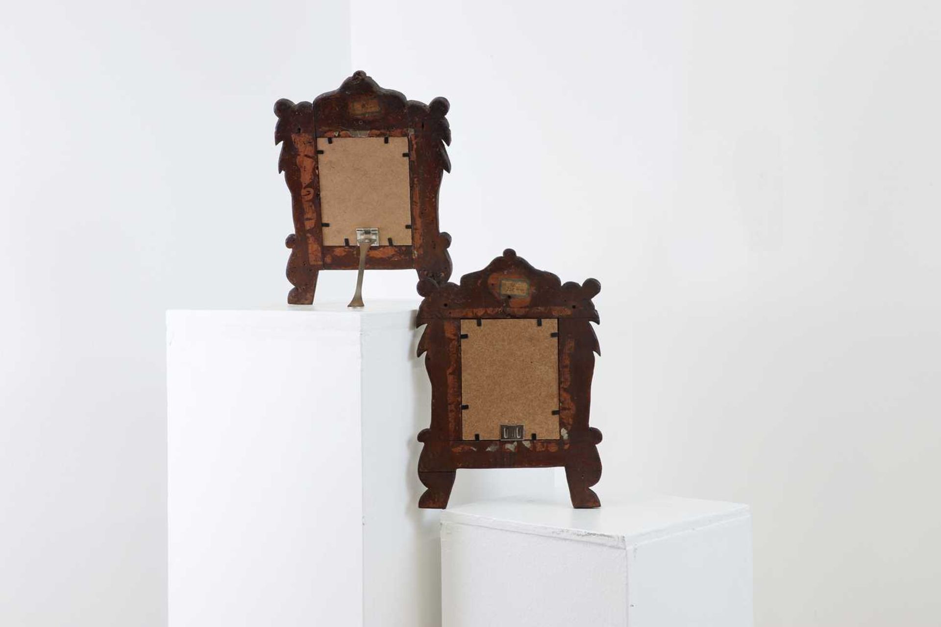 A pair of mother-of-pearl veneered devotional tabernacle frames, - Bild 9 aus 9