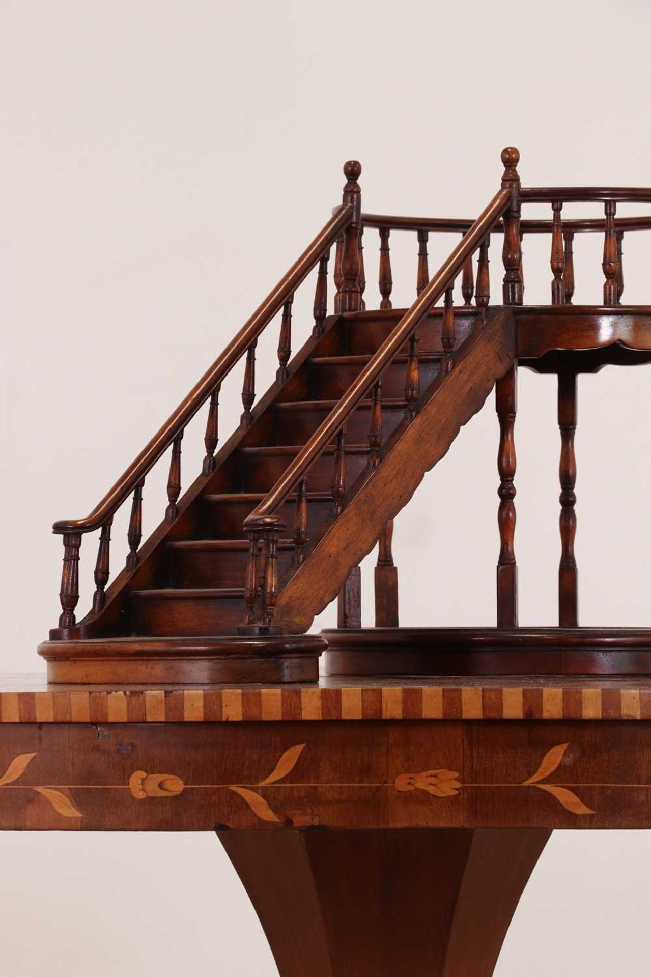A turned wooden architectural model of a staircase, - Bild 6 aus 22
