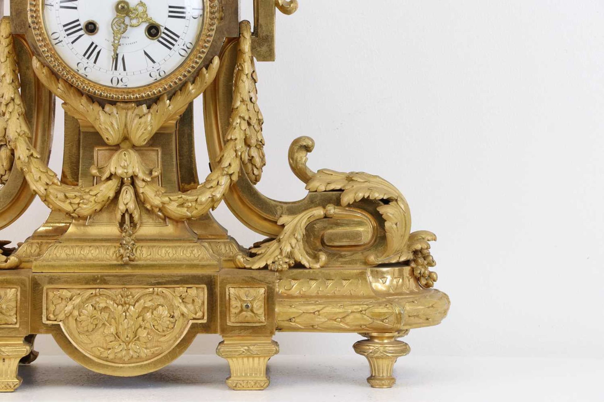 An Empire-style ormolu mantel clock, - Bild 8 aus 24