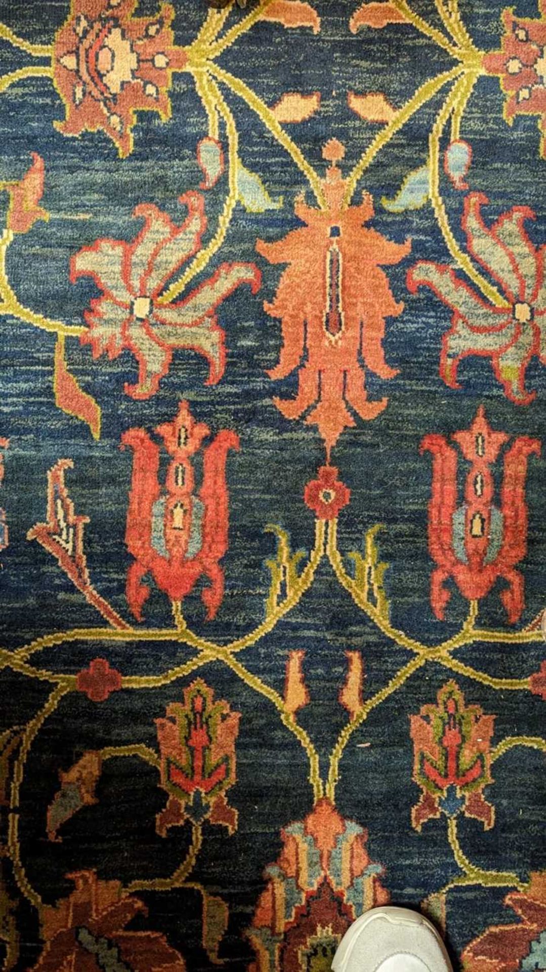 A Persian-style wool carpet, - Bild 9 aus 16