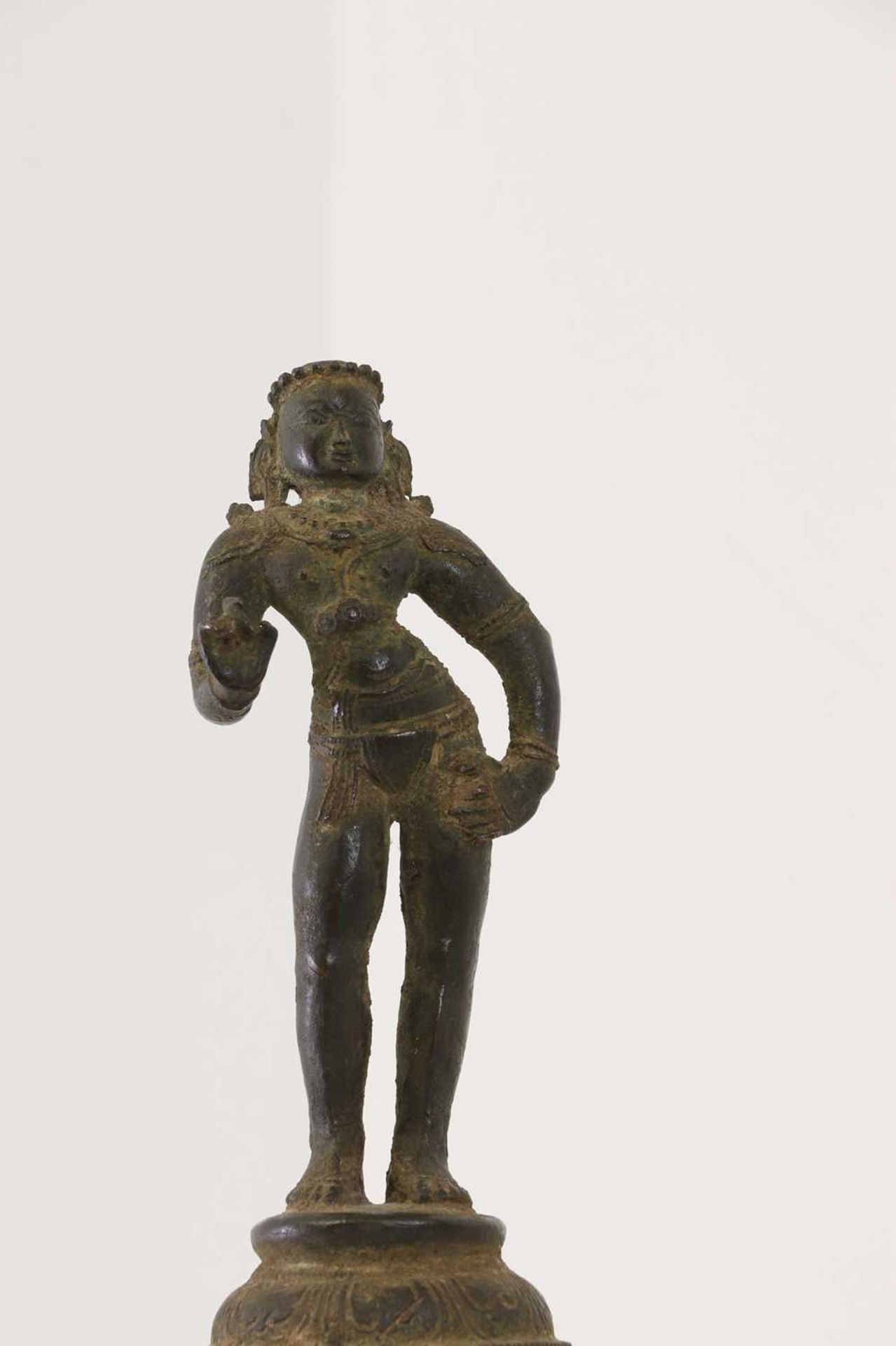 A bronze of a standing Nayanar, - Bild 2 aus 8